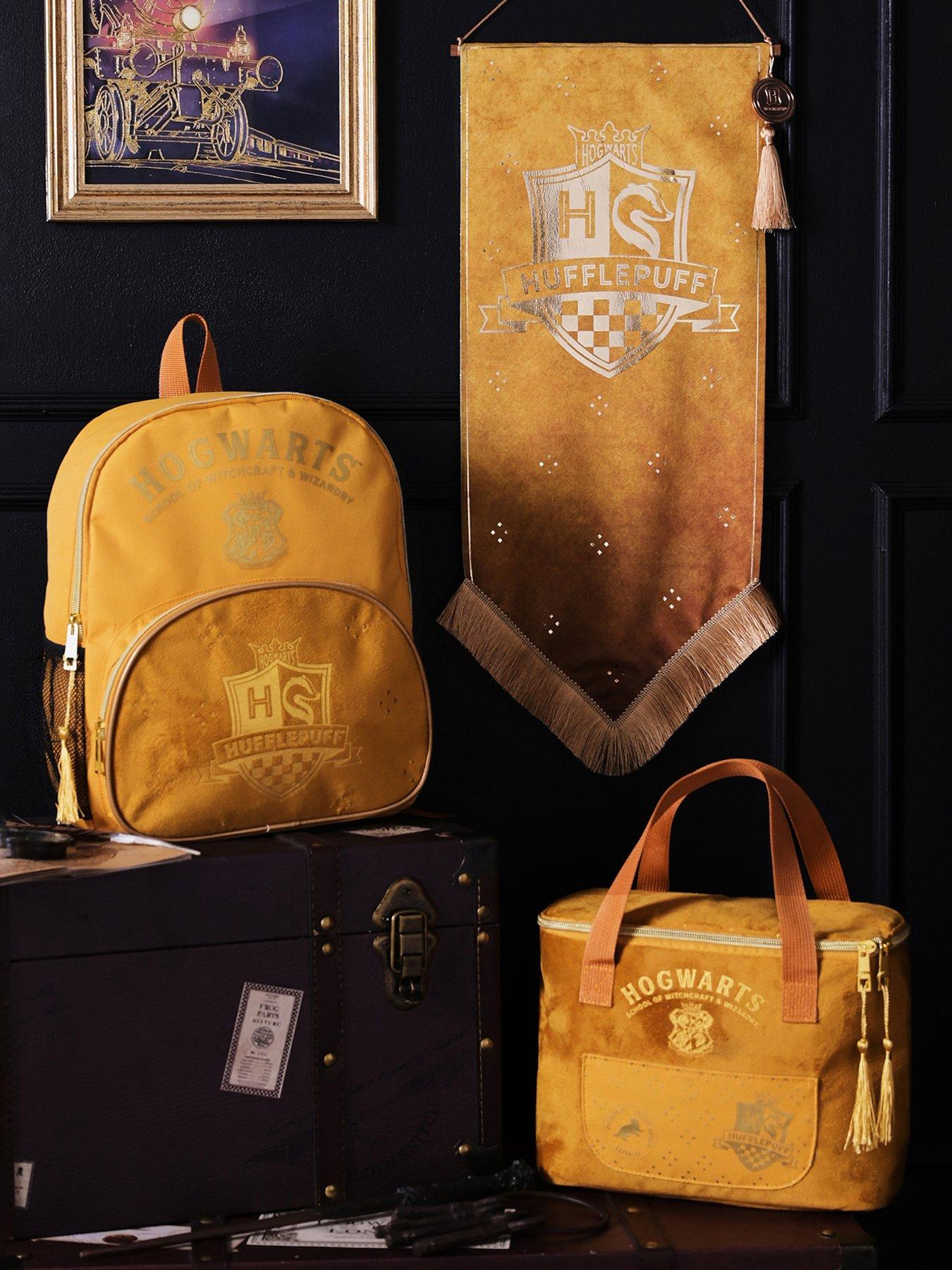 warner-bros-harry-potter-hufflepuffnbspalumni-backpackdetail