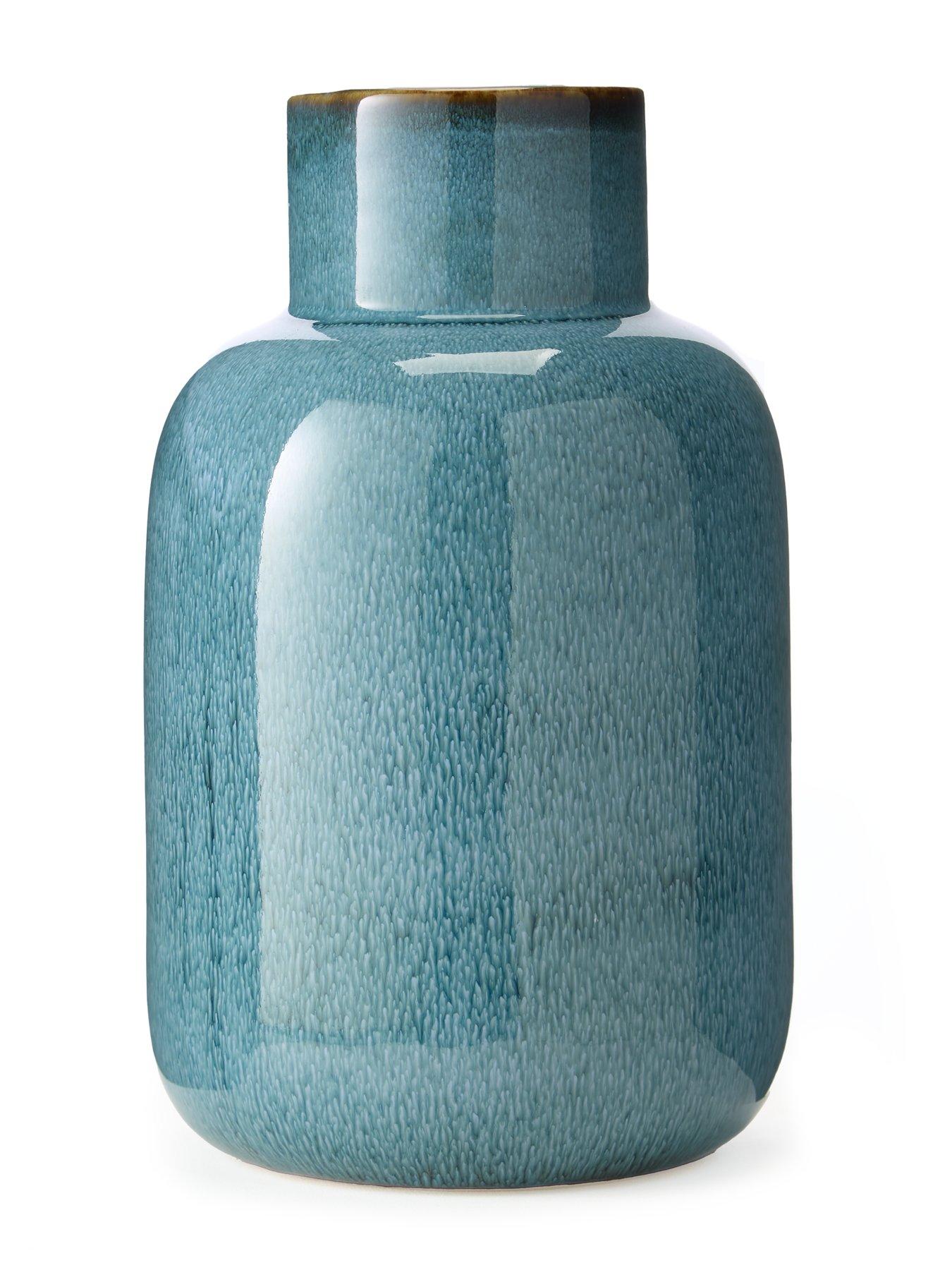 very-home-short-neck-bottle-vase-reactive-blue-glazeoutfit