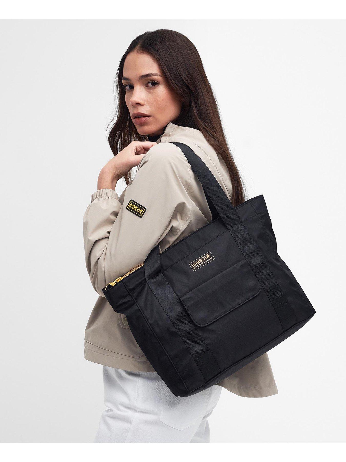 barbour-international-qualify-tote-bag-blackstillFront