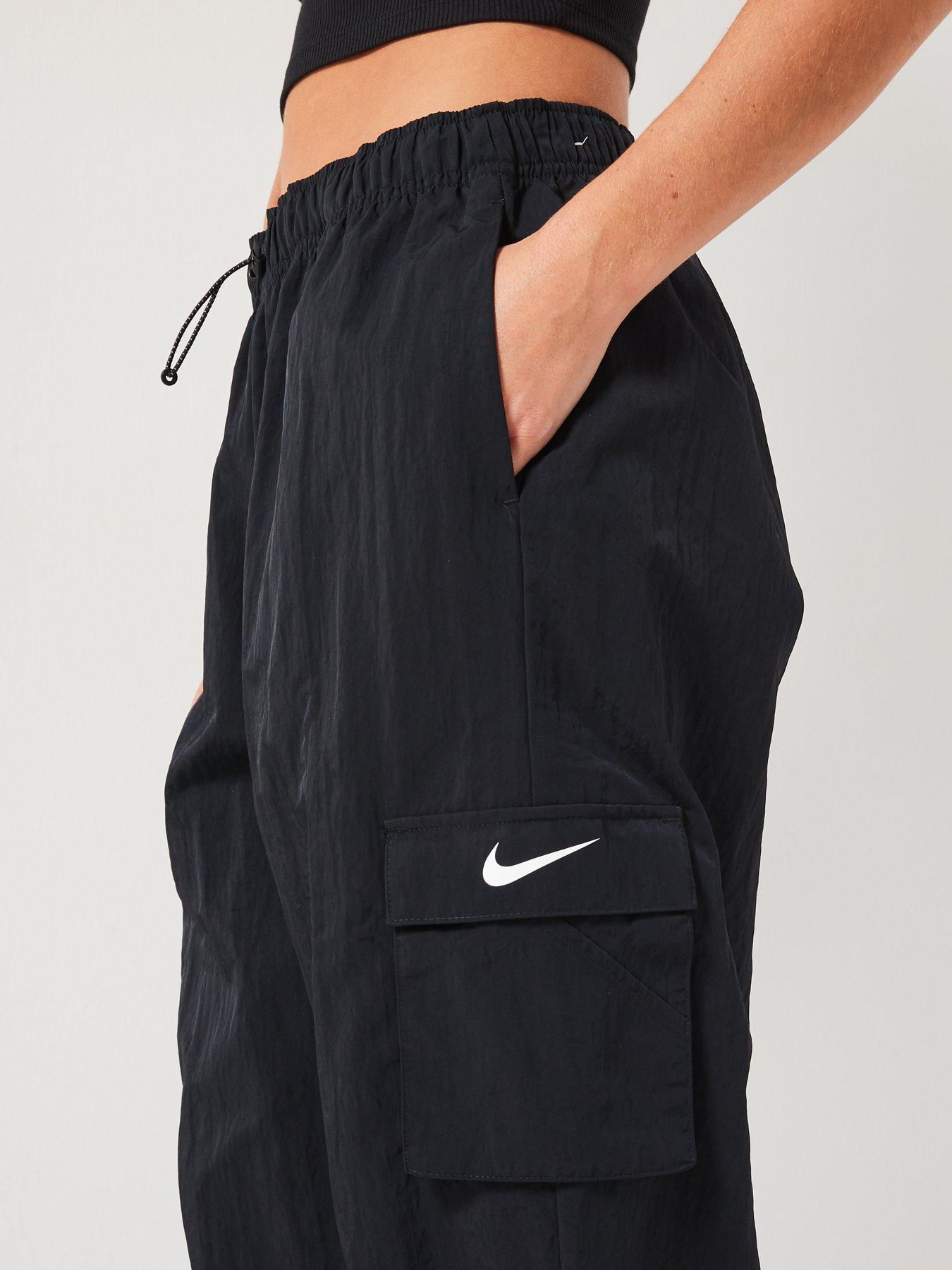 nike-womens-high-rise-woven-cargo-pants--blackoutfit