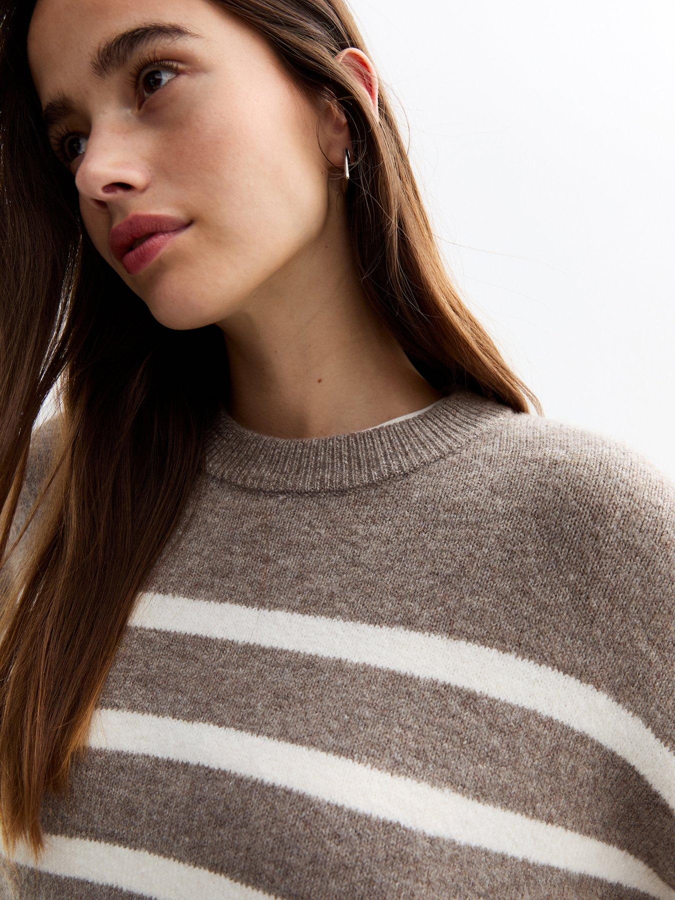 new-look-striped-knit-crew-neck-jumper-brownoutfit