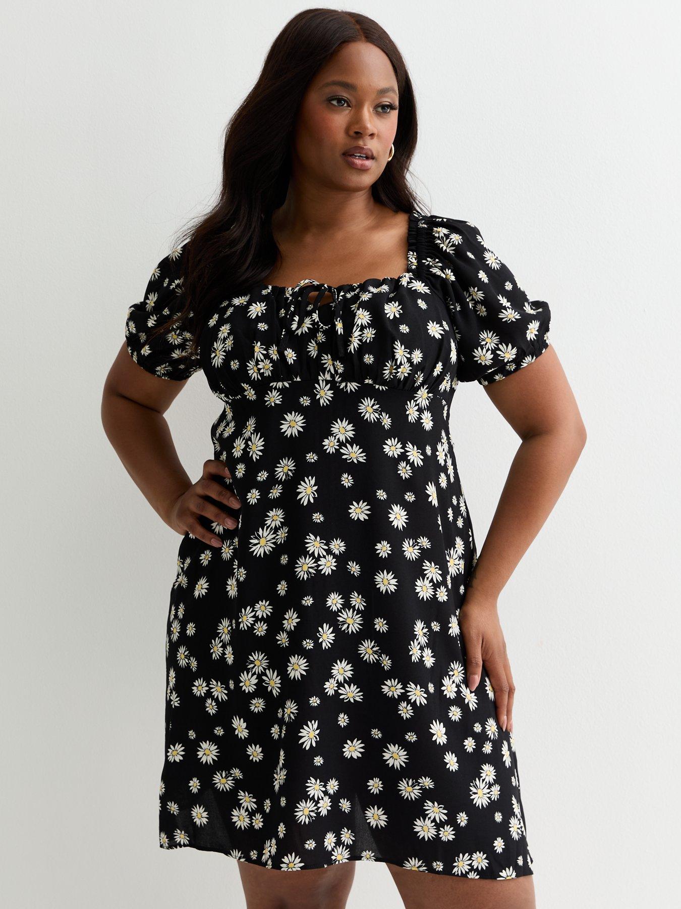 new-look-curves-black-daisy-print-short-sleeve-mini-milkmaid-dress