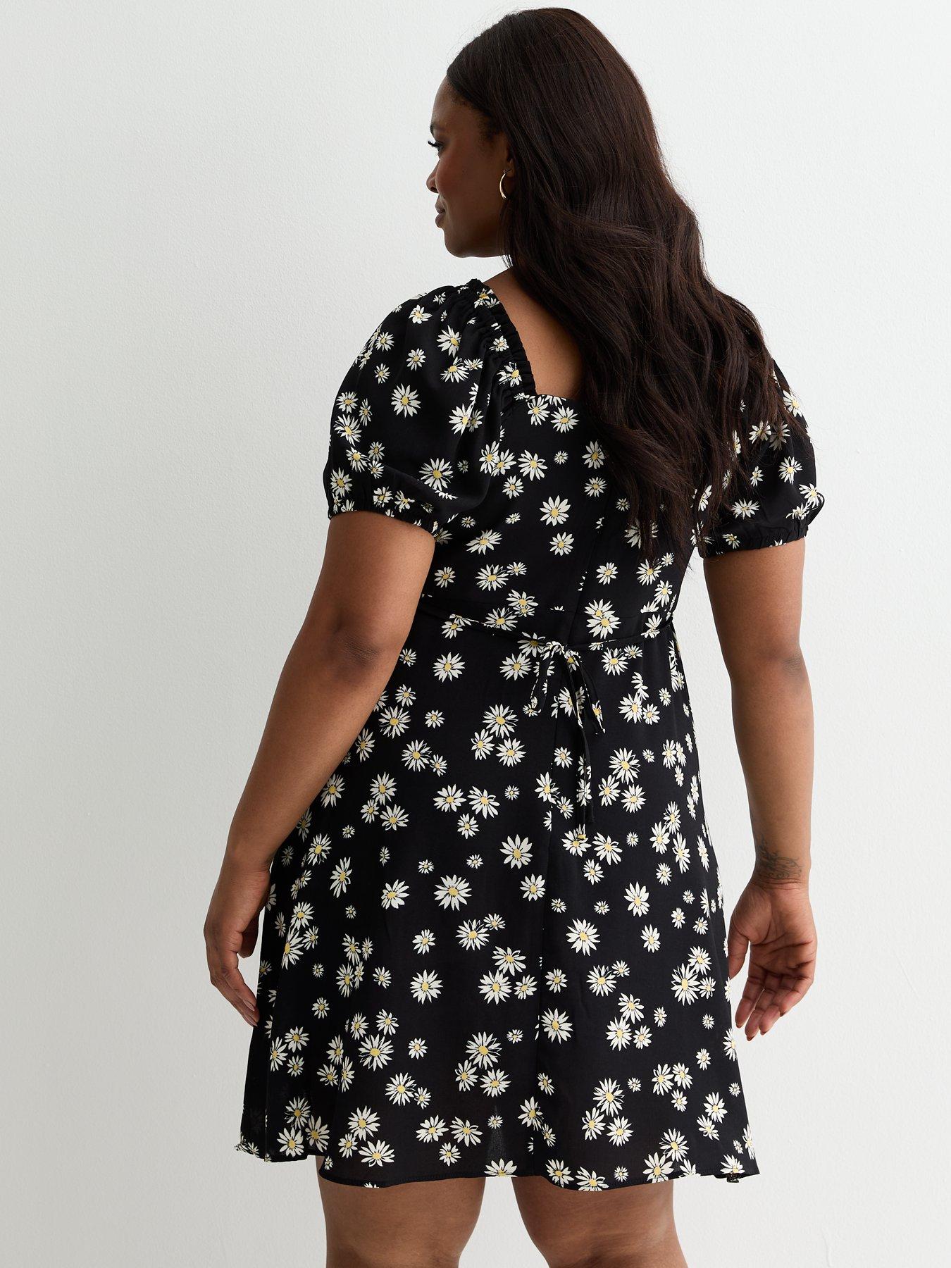 new-look-curves-black-daisy-print-short-sleeve-mini-milkmaid-dressstillFront