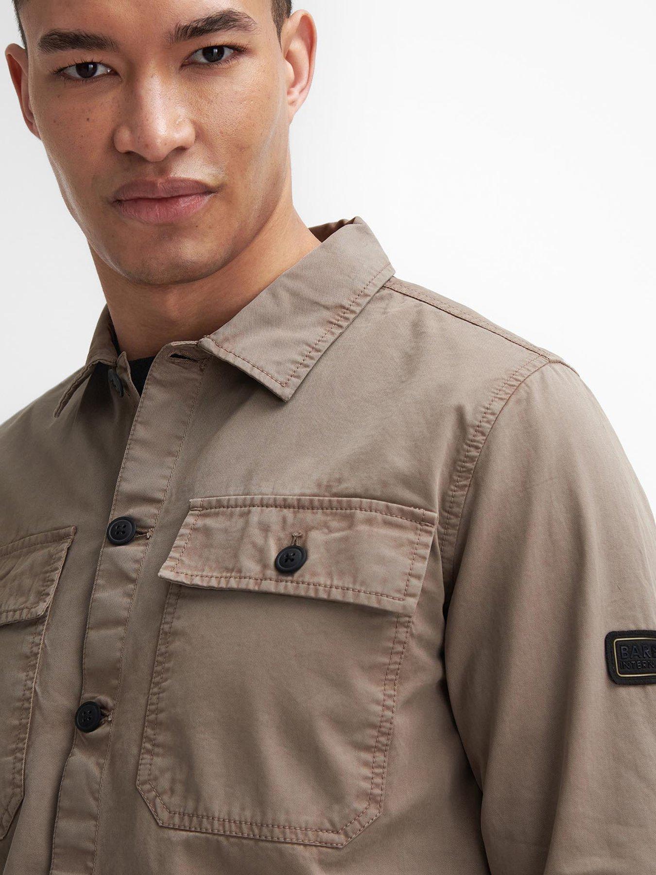 barbour-international-arlo-button-pocket-overshirt-beigeoutfit