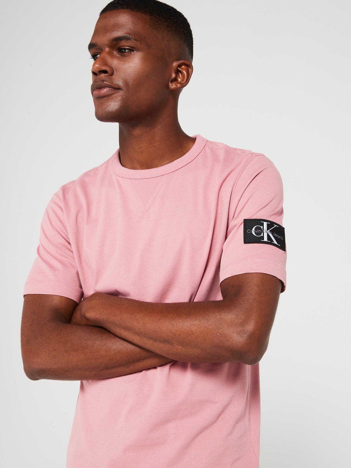 calvin-klein-jeans-calvin-klein-jeans-badge-sleeve-regular-fit-t-shirt-pinkoutfit