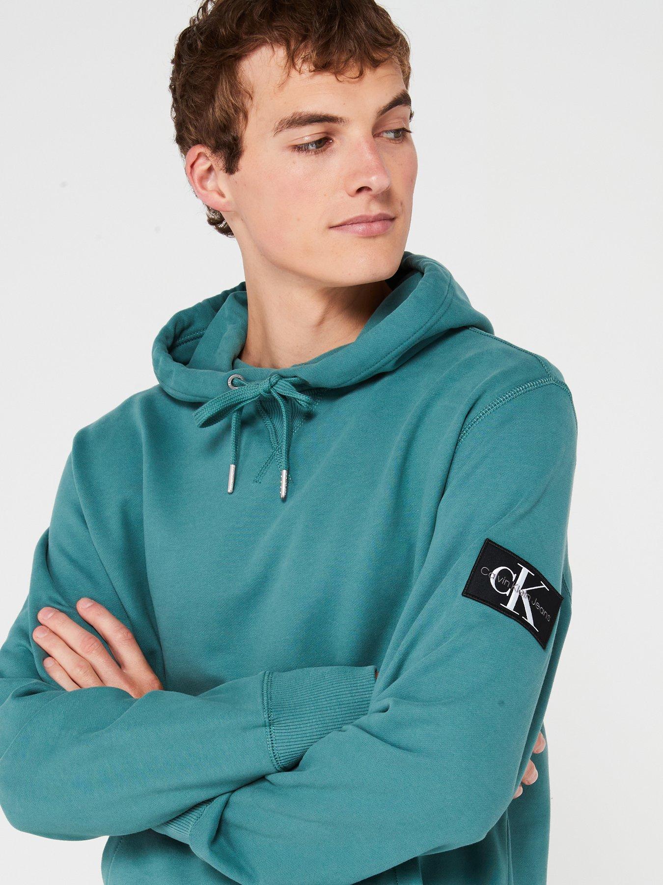 calvin-klein-jeans-calvin-klein-jeans-badge-sleeve-overhead-hoodie-light-greenoutfit