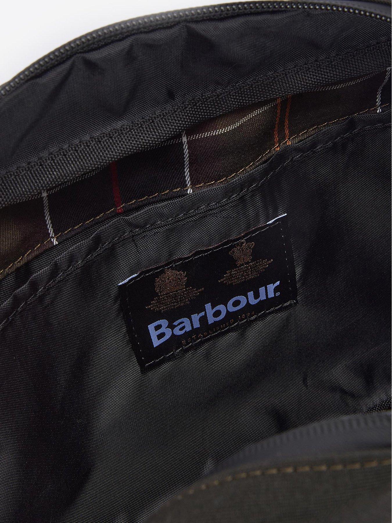 barbour-barbour-field-canvas-washbag-dark-greendetail