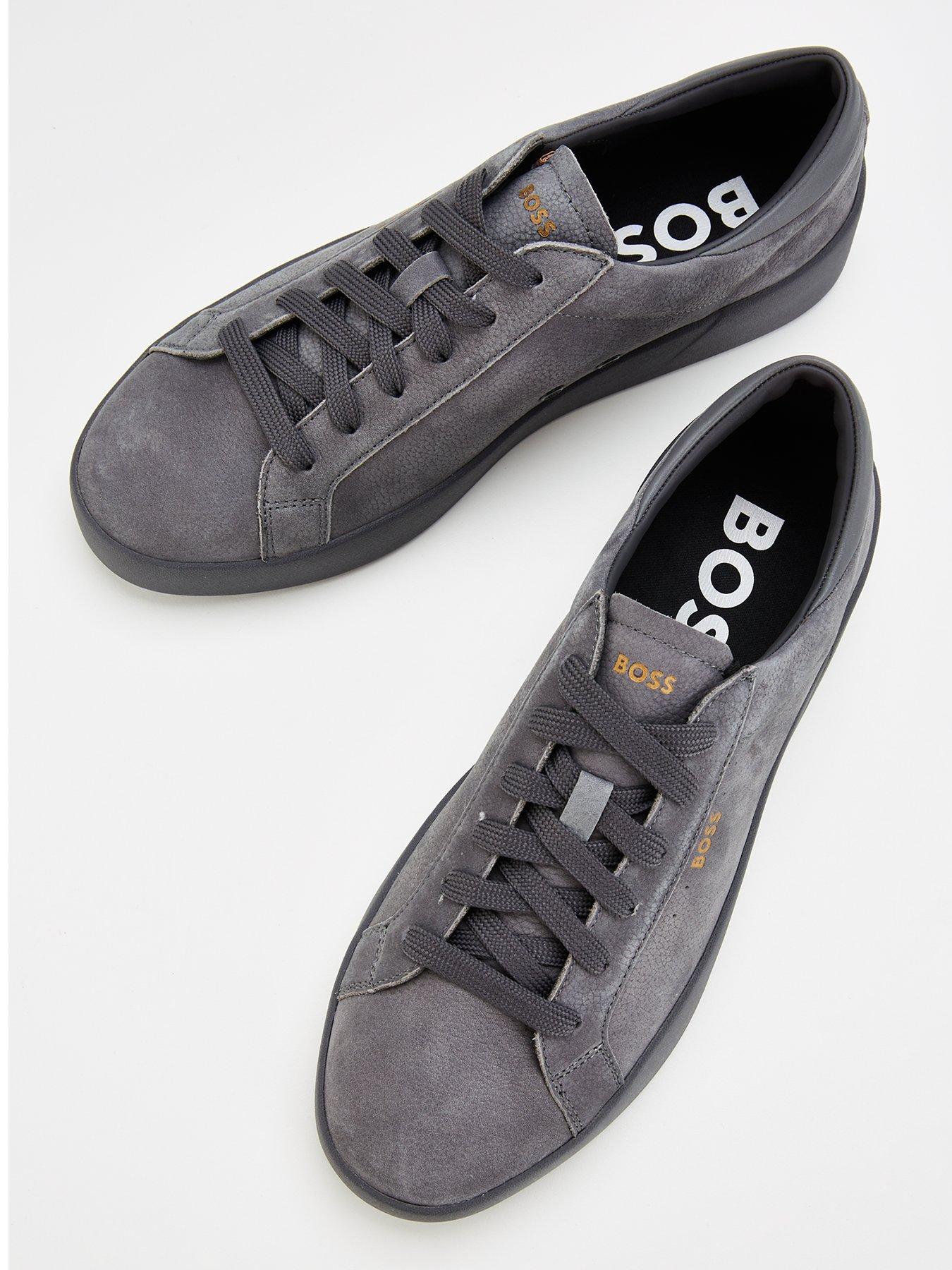 boss-boss-belwar-gold-logo-tumbled-leather-lace-sneaker-greyoutfit