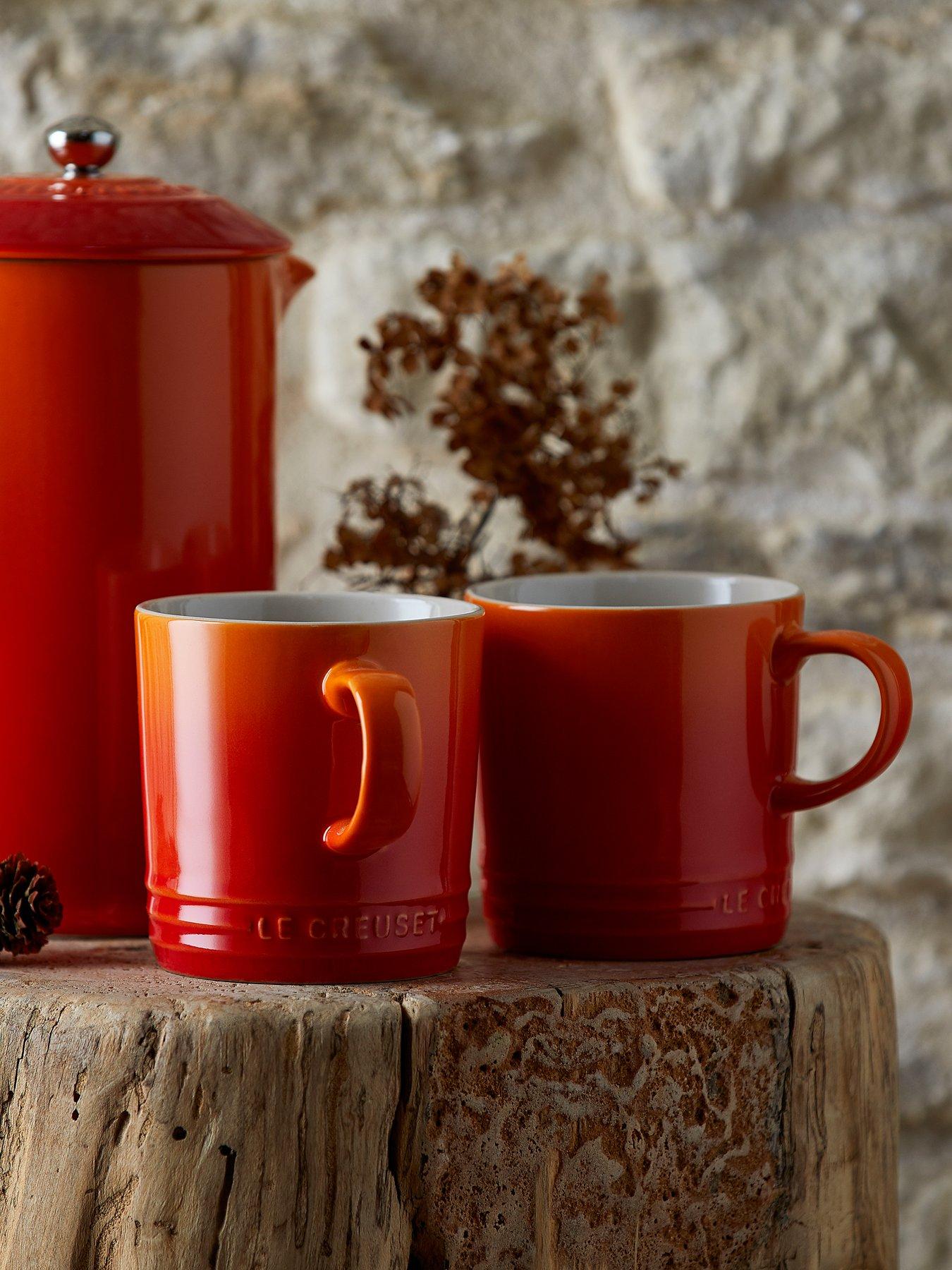 le-creuset-set-of-4-stoneware-mugs-in-volcanicdetail