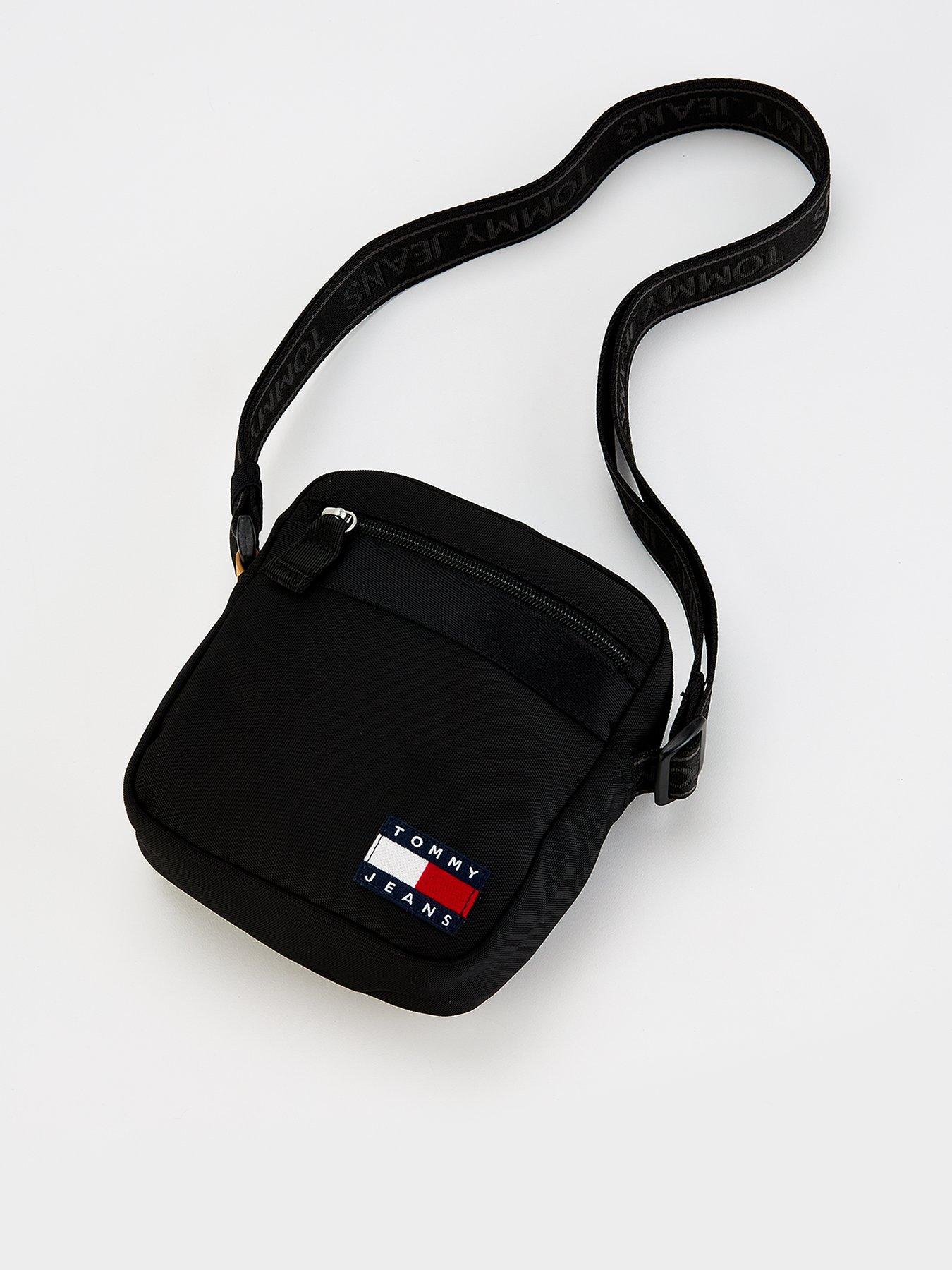 tommy-jeans-tommy-jeans-essential-daily-flag-reporter-bag-blackback