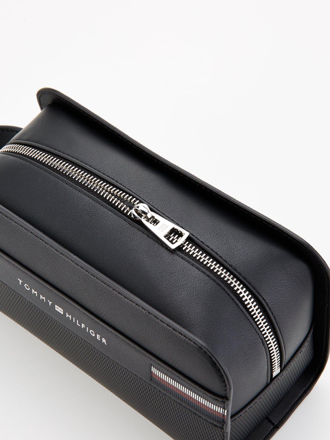 tommy-hilfiger-tommy-hilfiger-global-stripe-texture-medium-washbag-blackdetail