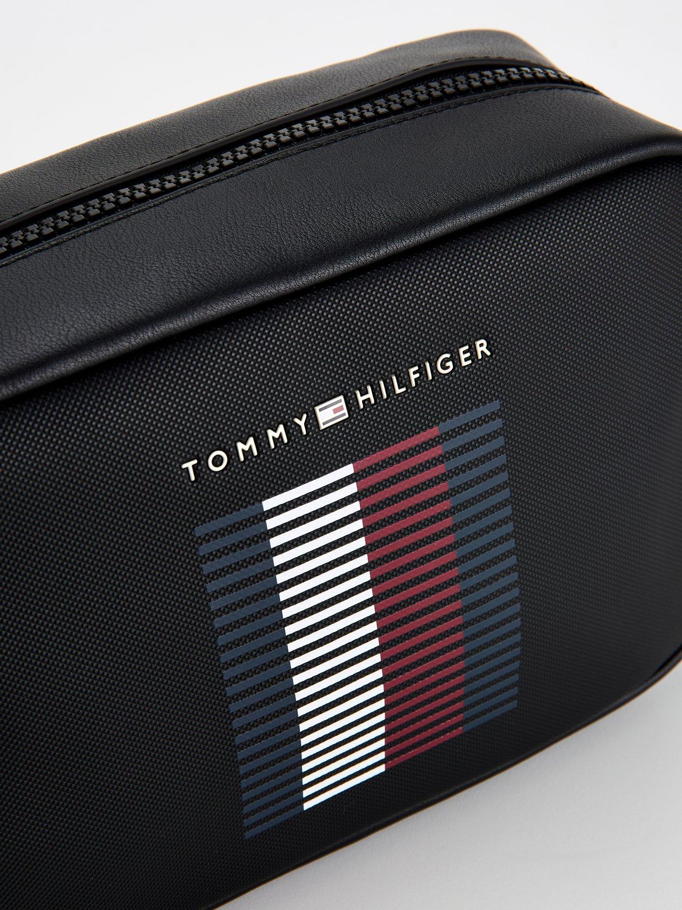 tommy-hilfiger-tommy-hilfiger-foundation-pique-global-stripe-washbag-blackoutfit