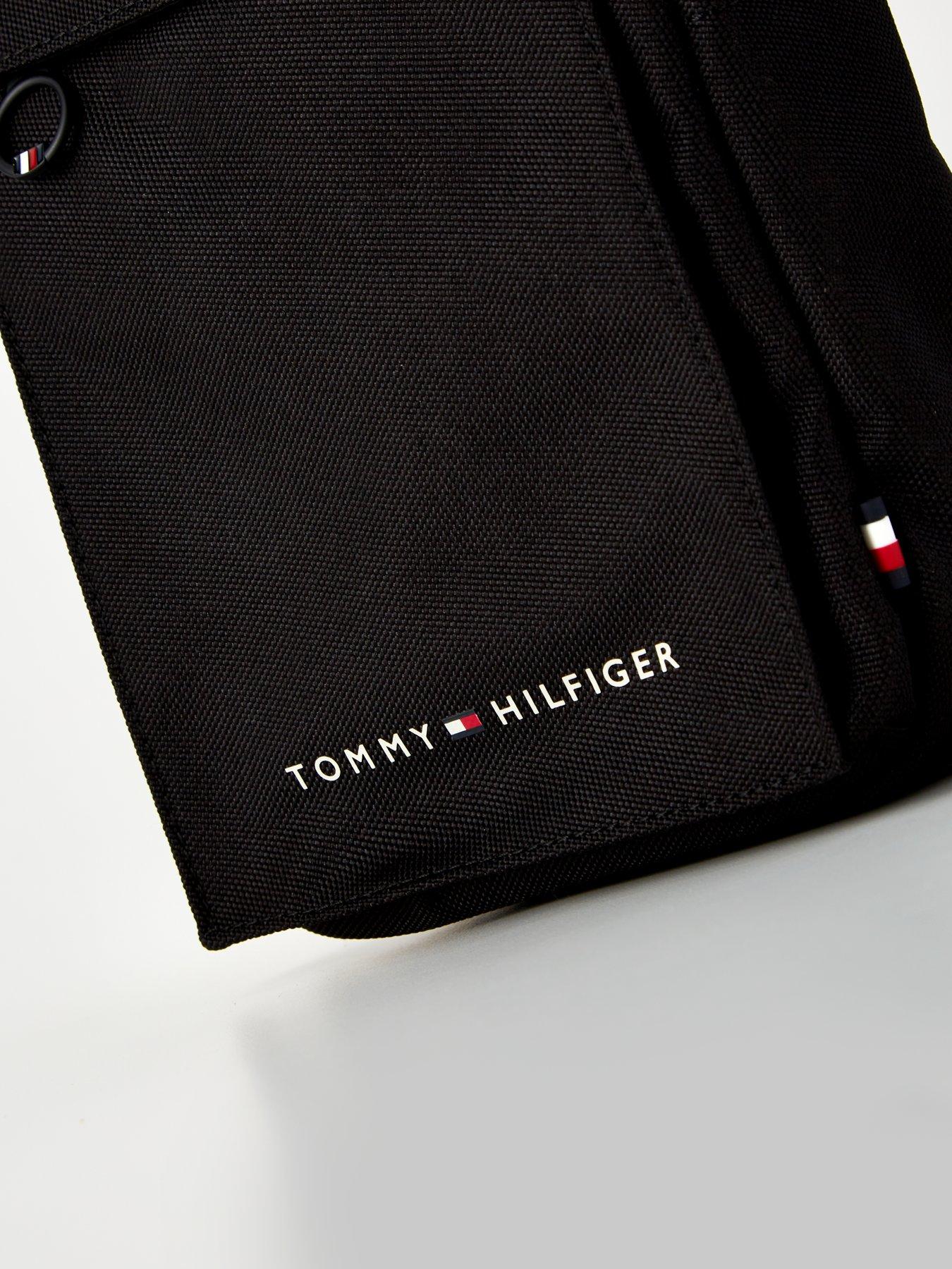 tommy-hilfiger-tommy-hilfiger-element-mini-reporter-bag-blackoutfit