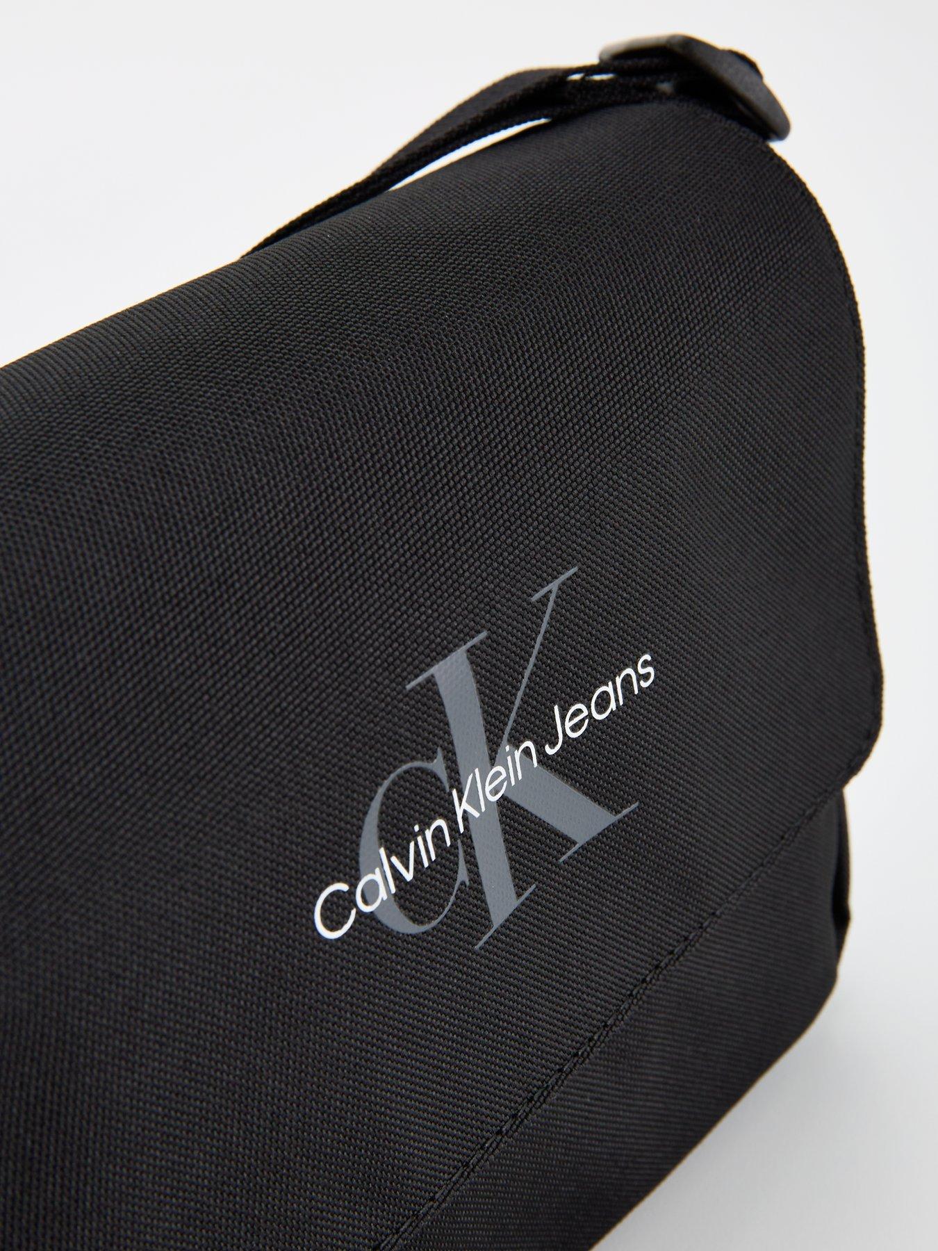 calvin-klein-jeans-calvin-klein-jeans-mono-logo-sport-essentials-flap-nylon-camera-bag-blackoutfit