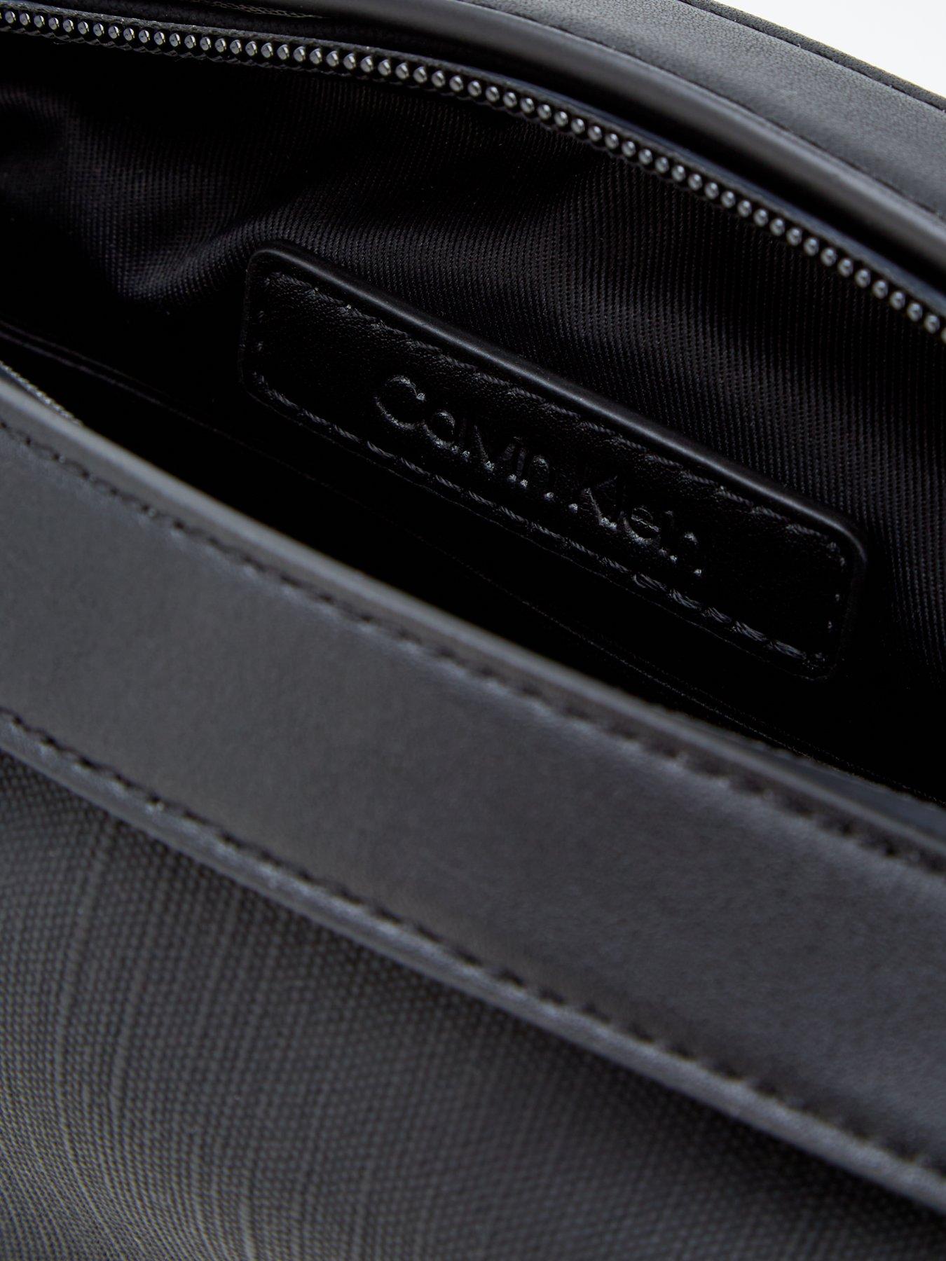 calvin-klein-calvin-klein-sensual-washbag-blackdetail