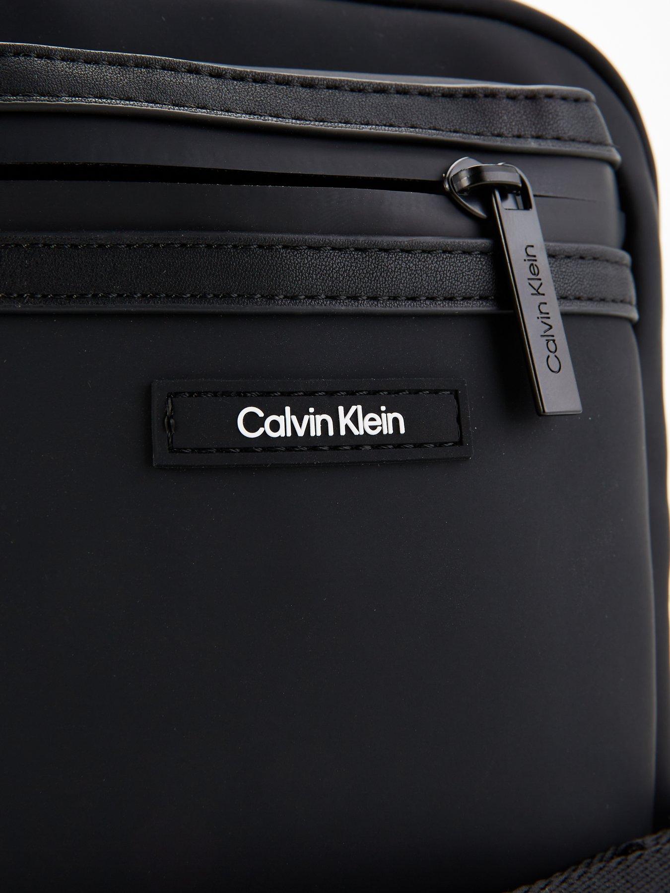 calvin-klein-calvin-klein-ck-essential-nylon-reporter-bag-blackoutfit