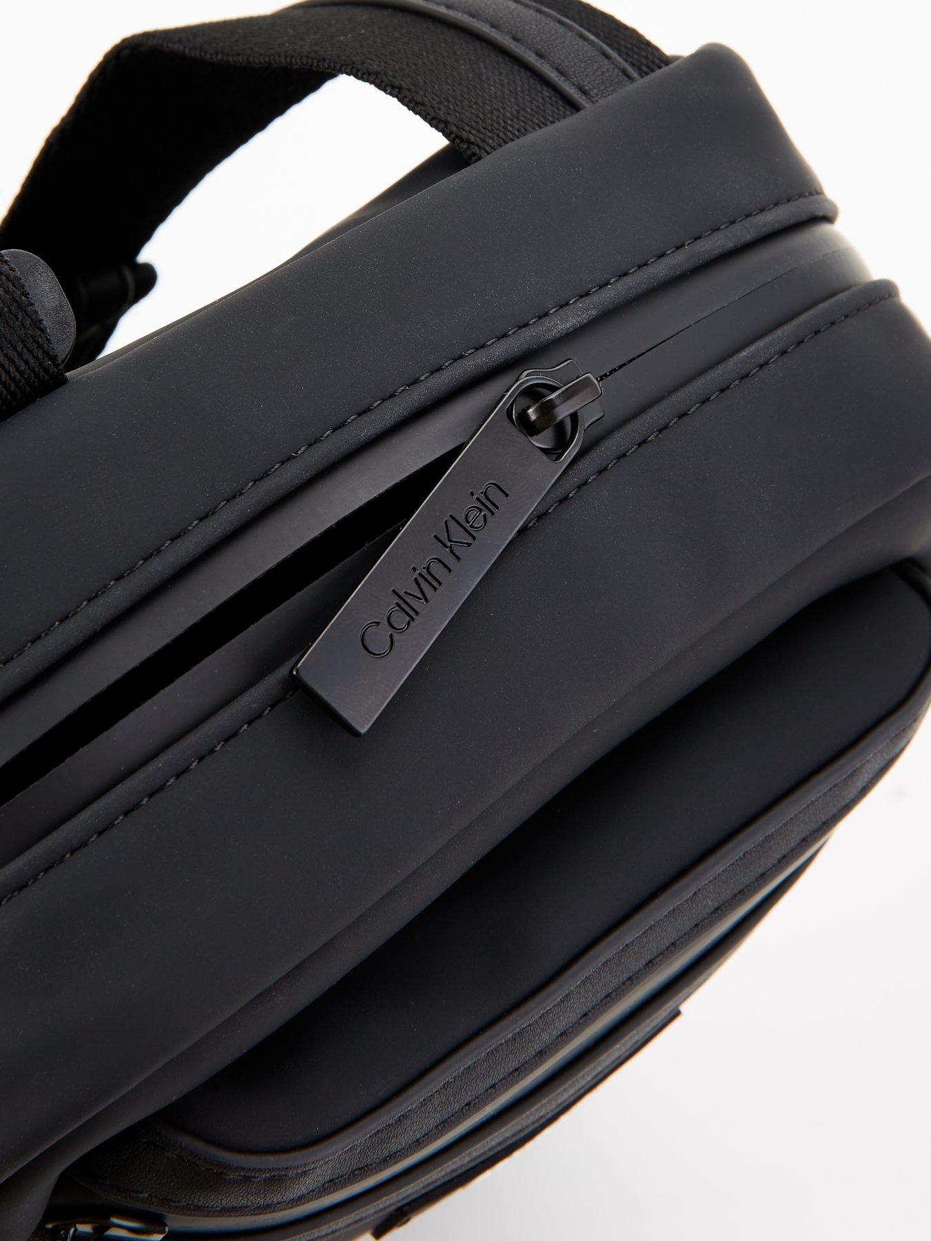 calvin-klein-calvin-klein-ck-essential-nylon-reporter-bag-blackdetail