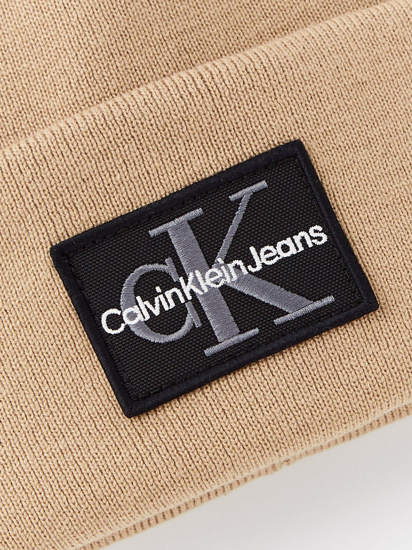 calvin-klein-jeans-calvin-klein-jeans-mono-logo-patch-beanie-hat-light-brownoutfit