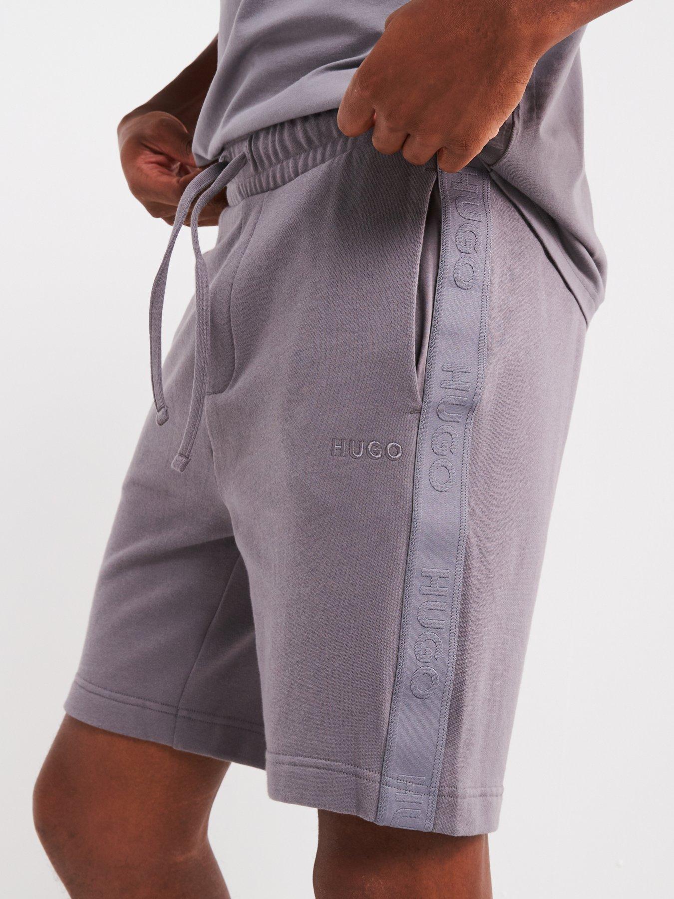 hugo-hugo-tonal-logo-loungewear-shorts-greyoutfit