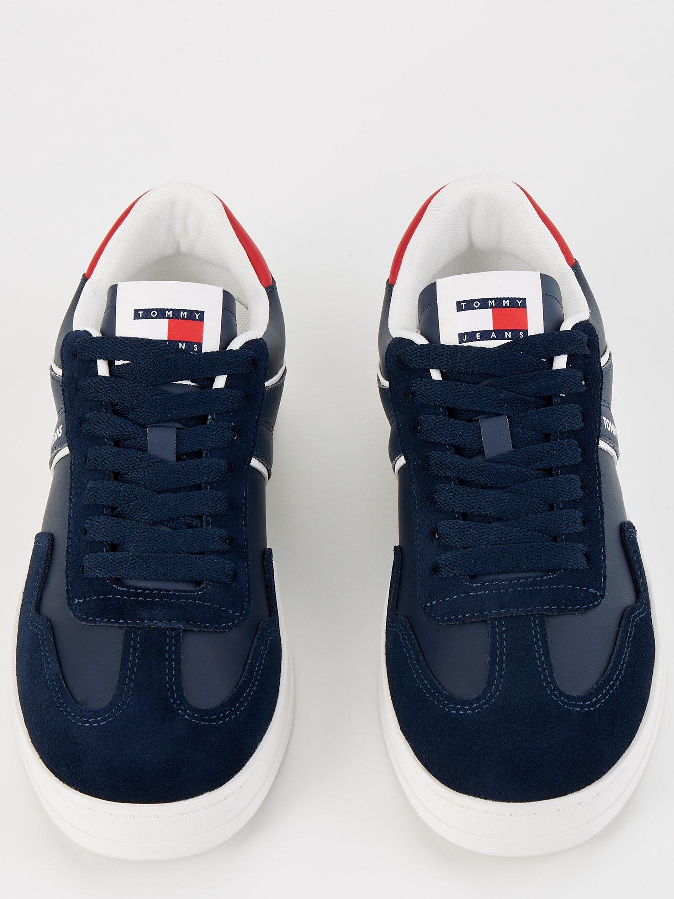 tommy-jeans-tommy-jeans-the-greenwhich-suedeleather-retro-sneakers-navyoutfit