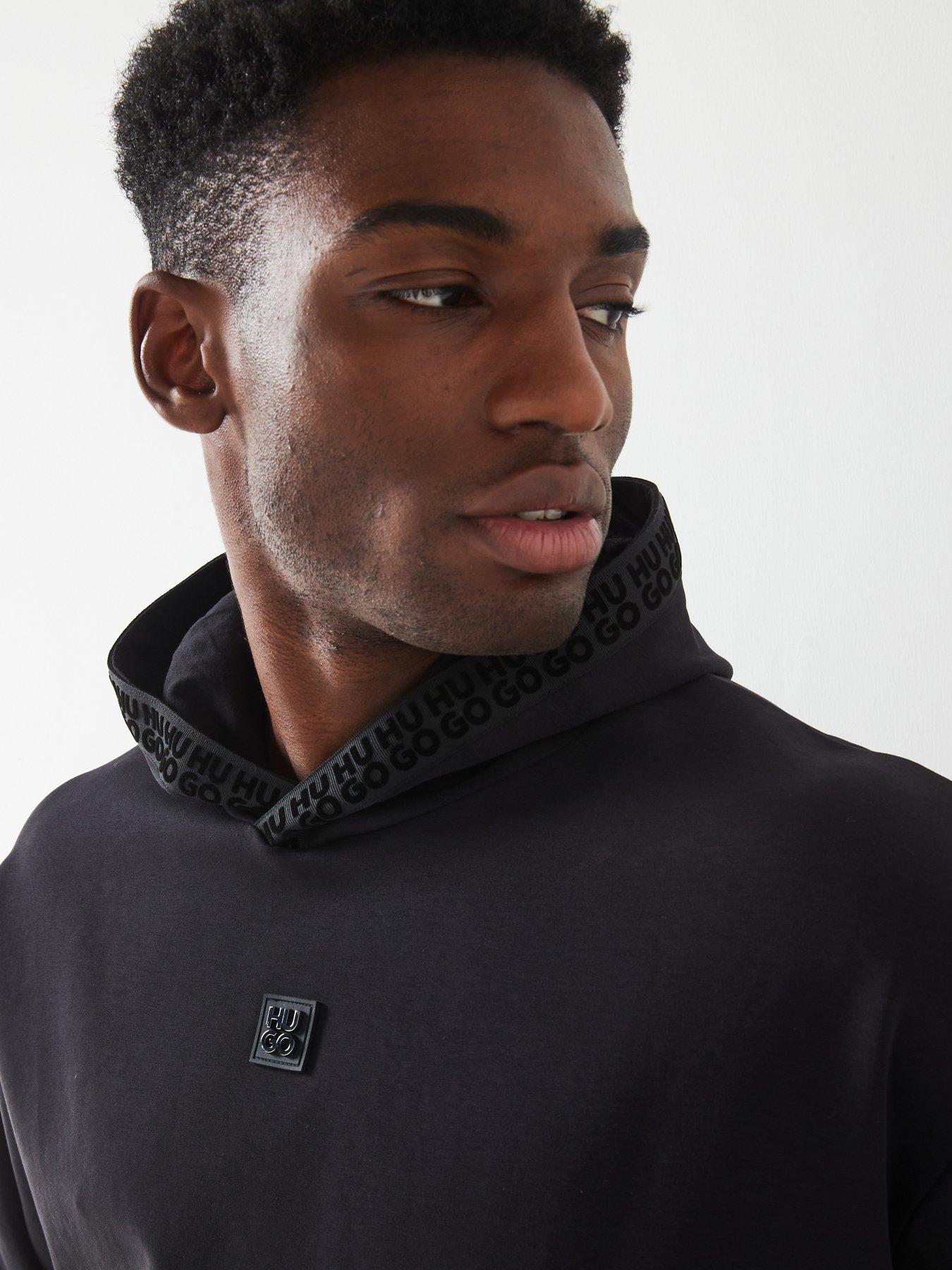 hugo-hugo-dagarito-stacked-logo-tape-relaxed-fit-overhead-hoodie-blackoutfit