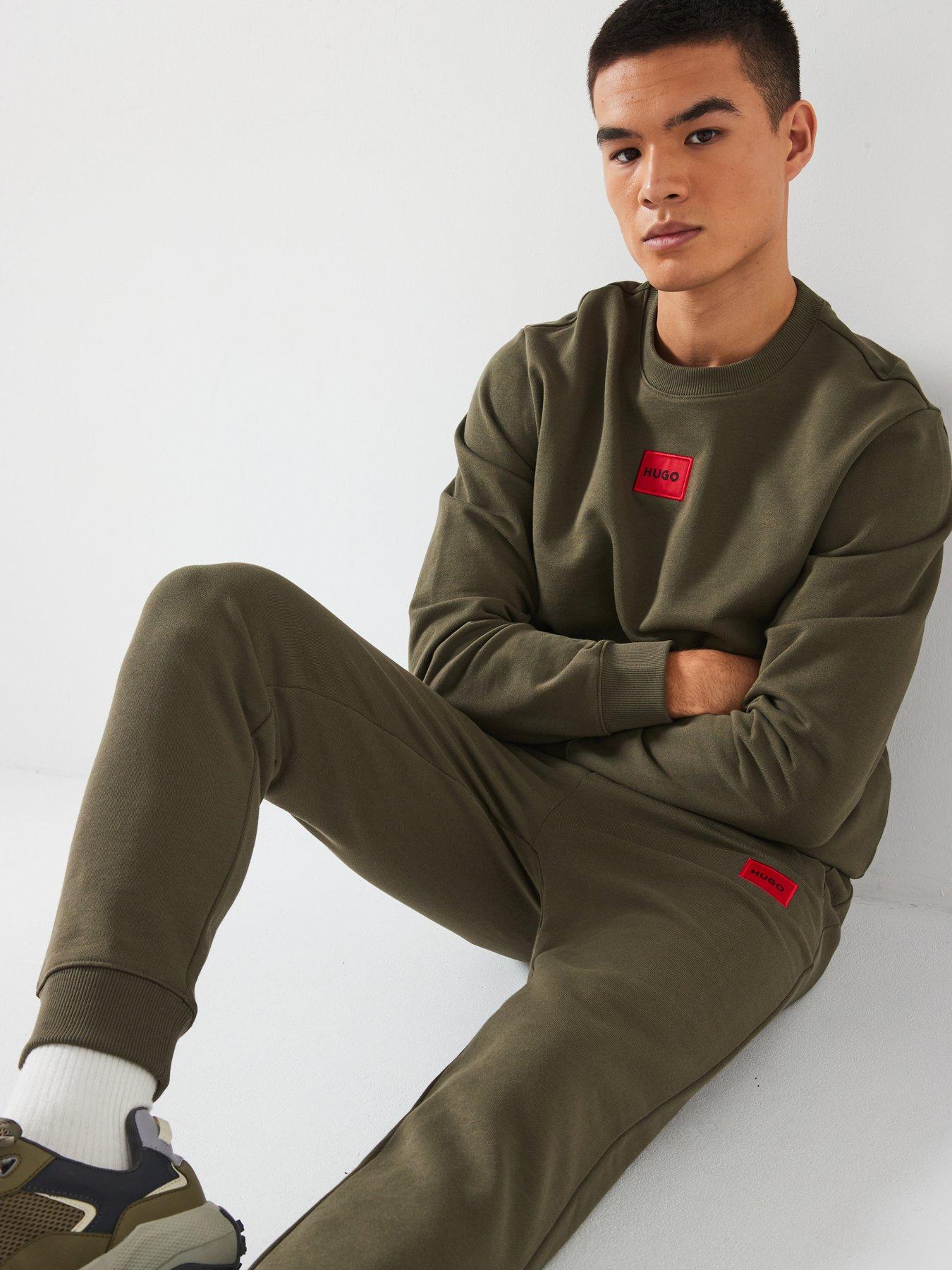 hugo-hugo-doak-red-patch-logo-joggers-dark-greenoutfit