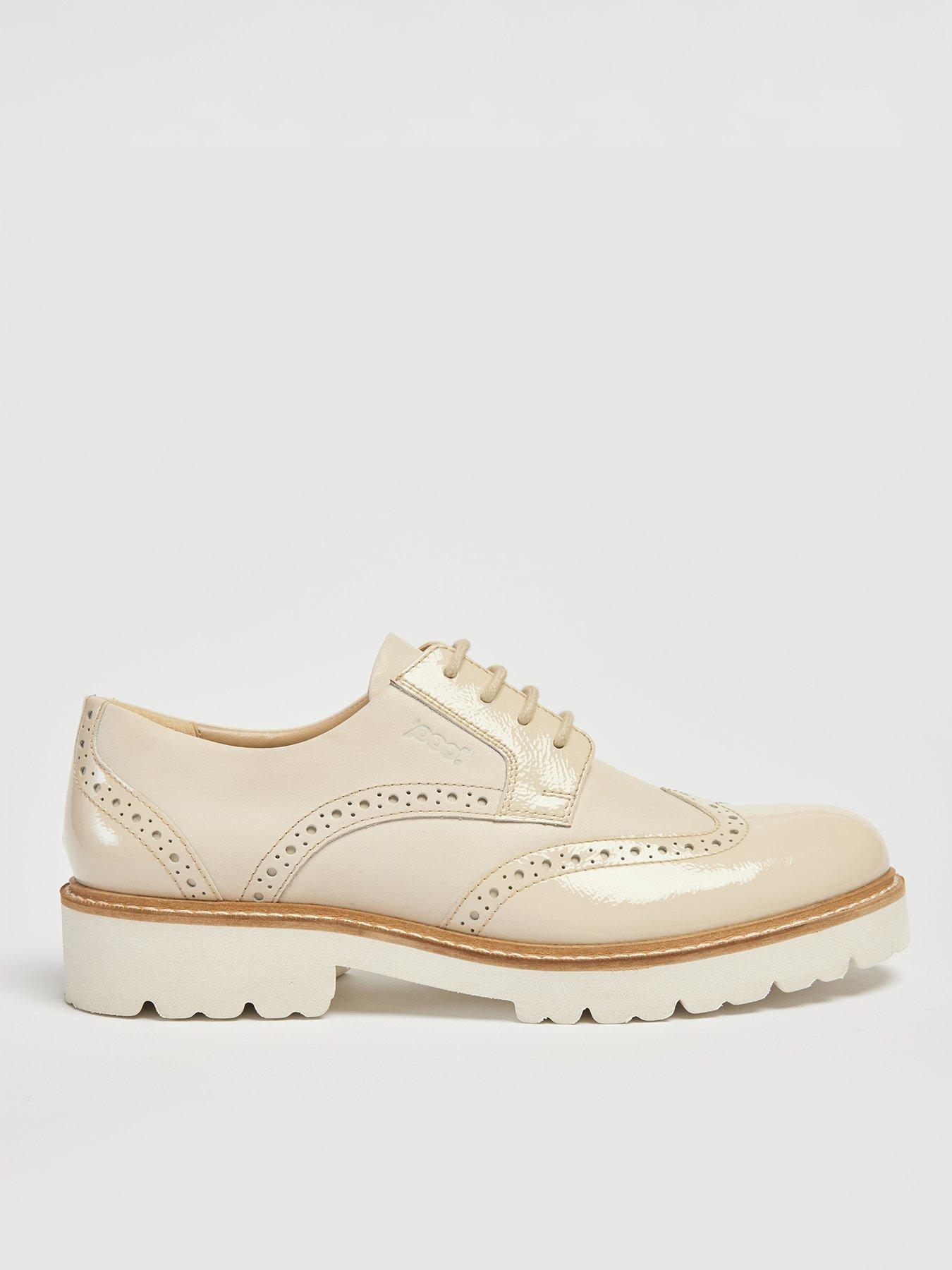 pod-kortney-off-white-broguefront