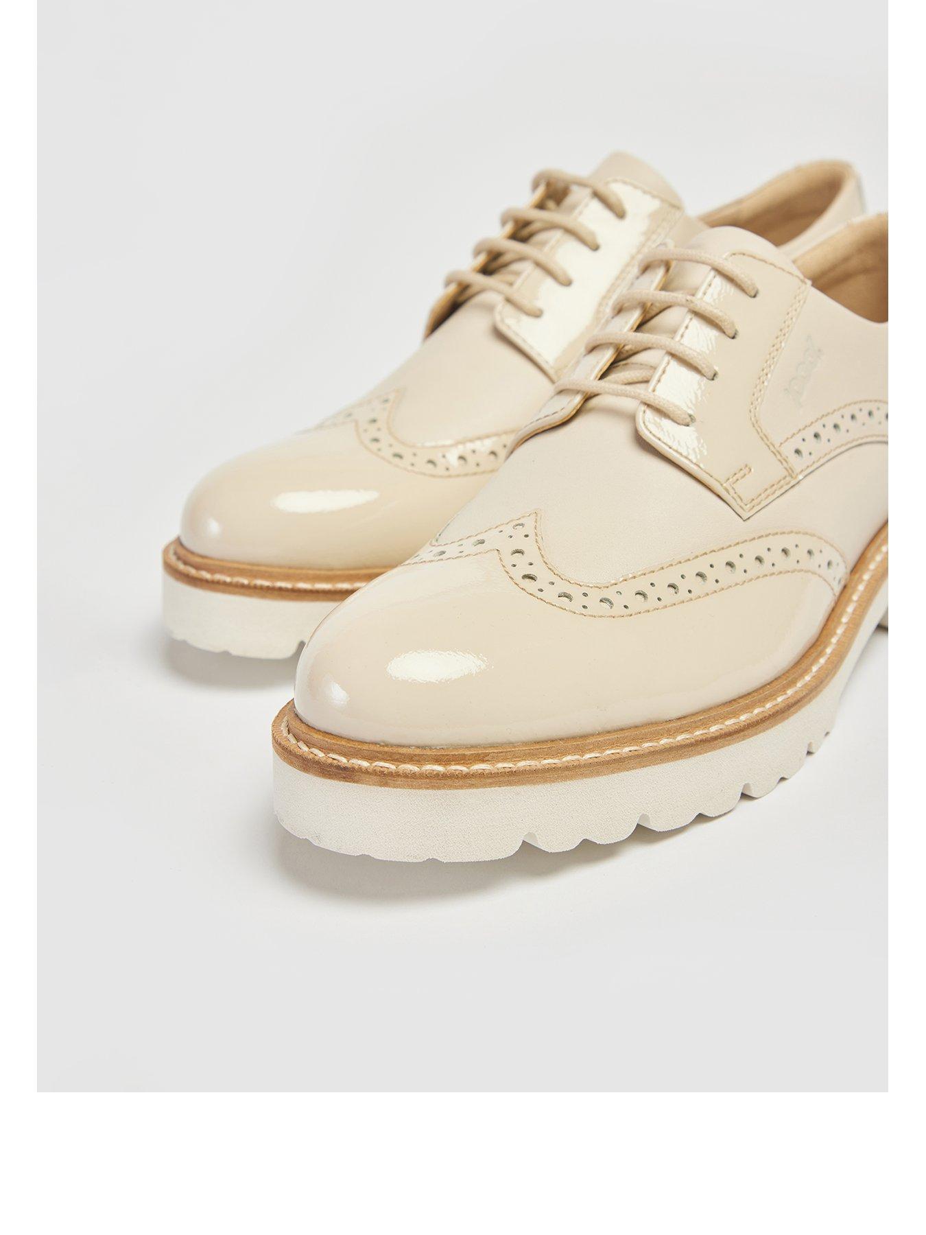 pod-kortney-off-white-brogueback