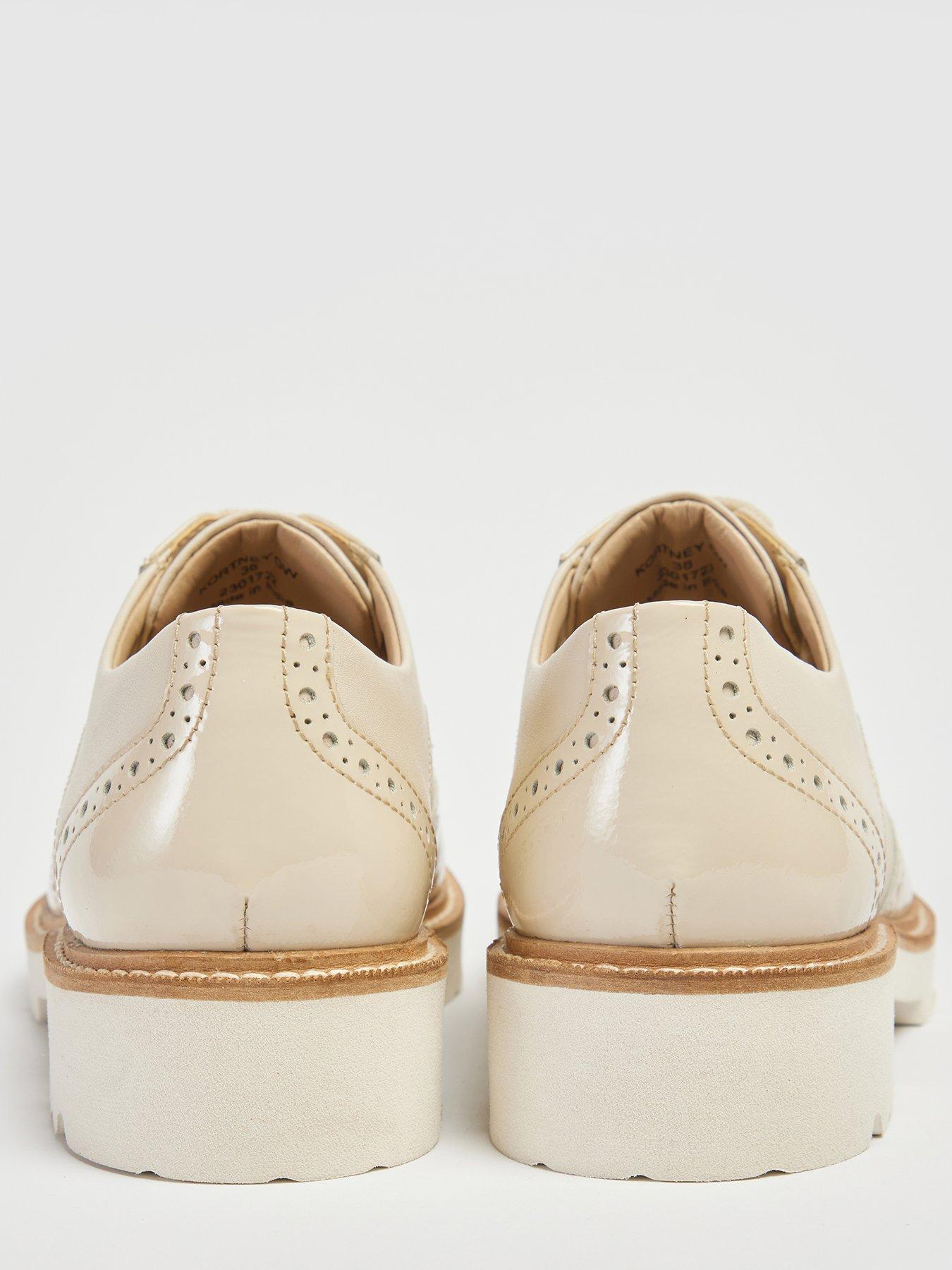 pod-kortney-off-white-broguedetail