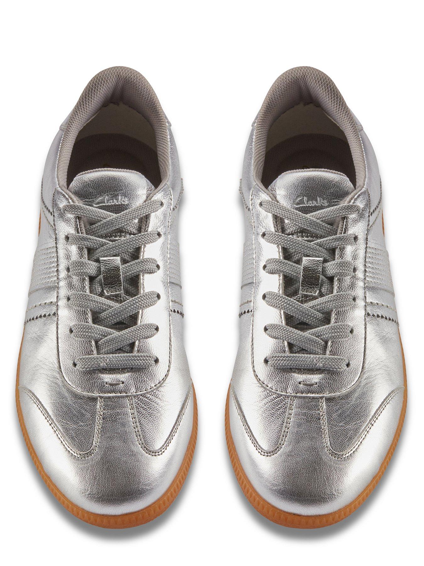 clarks-stara-wal-metallic-trainer-silveroutfit