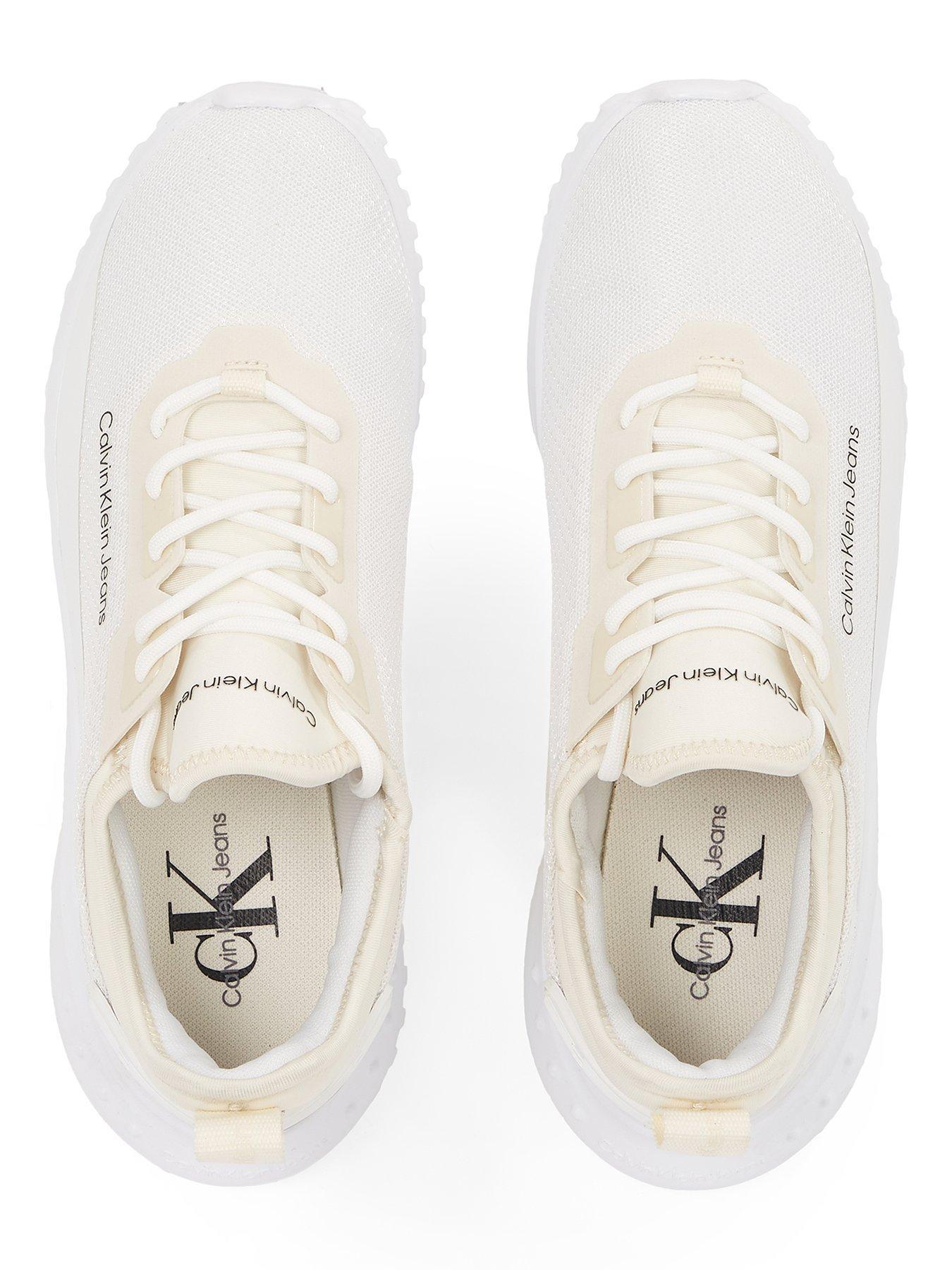 calvin-klein-jeans-runner-logo-trainers-whiteoutfit