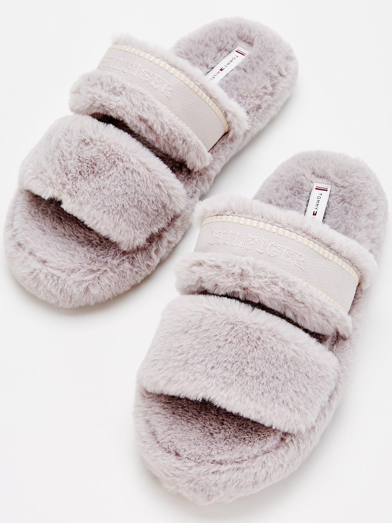 tommy-hilfiger-faux-fur-slip-on-slippers-greyoutfit