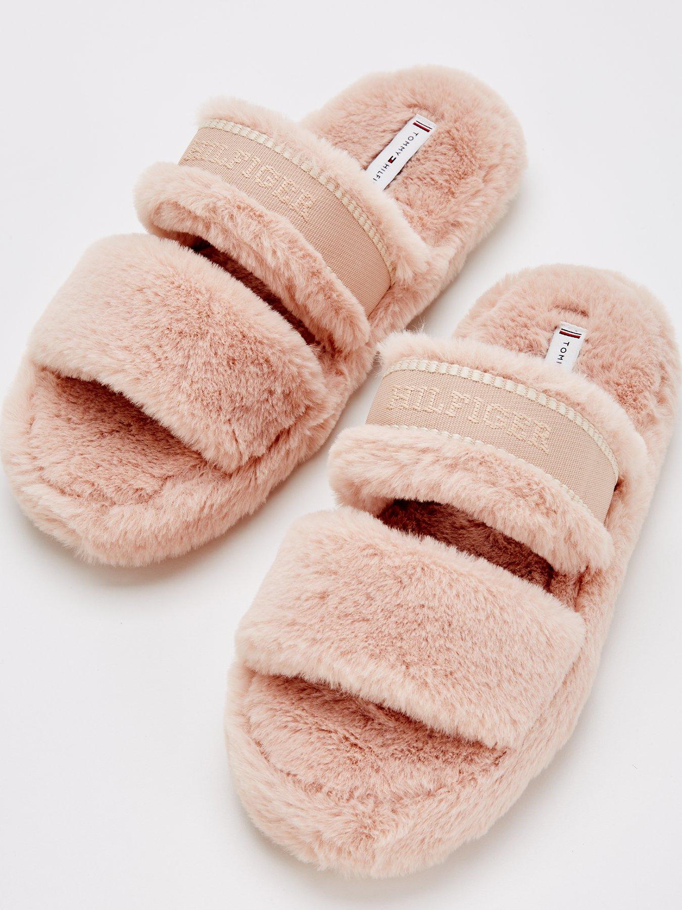 tommy-hilfiger-wide-strap-open-slippers-pinkoutfit