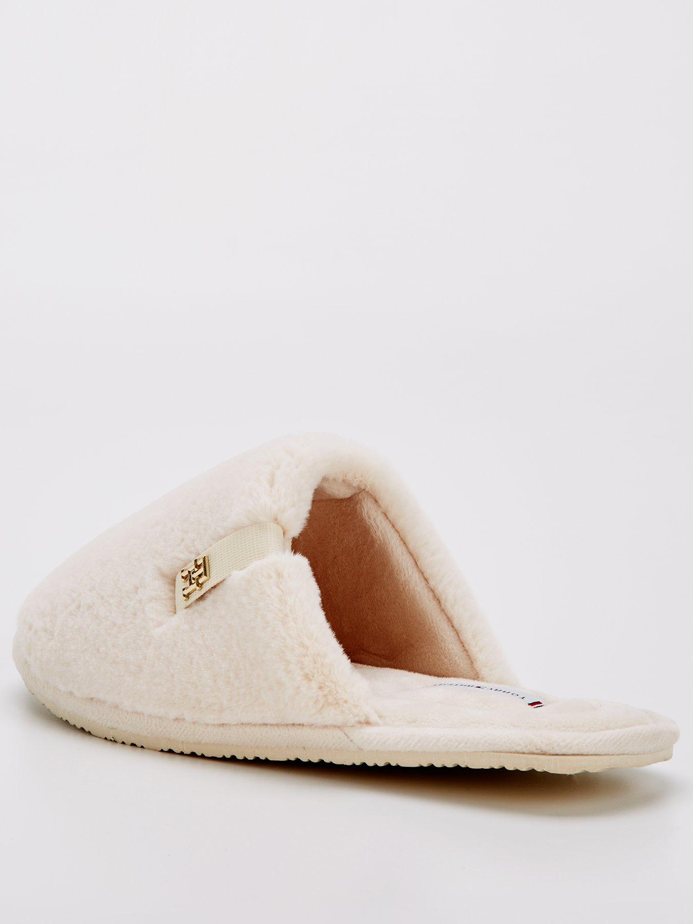 tommy-hilfiger-logo-hardwear-slippers-whiteback