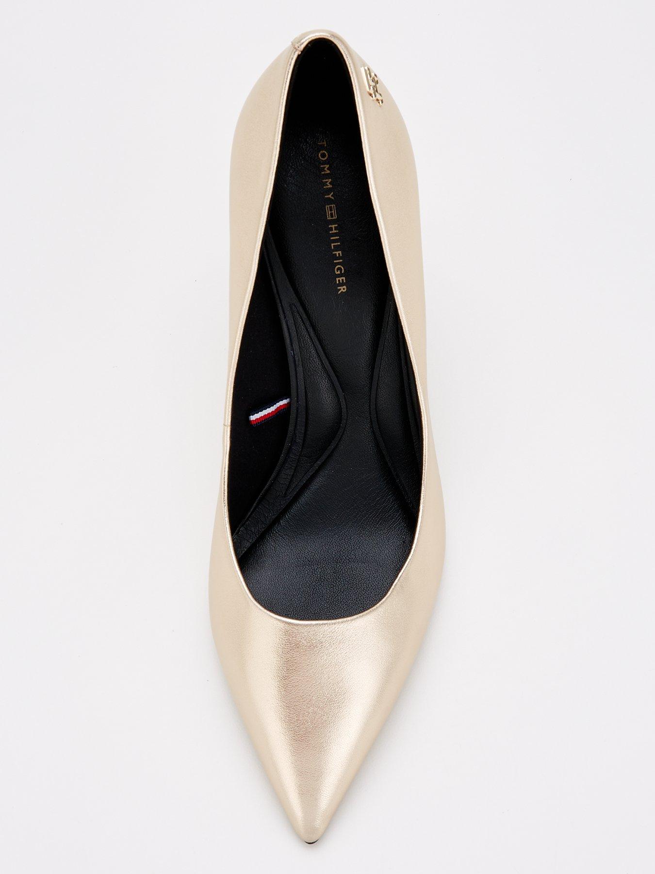 tommy-hilfiger-pointed-metallic-heels-goldoutfit