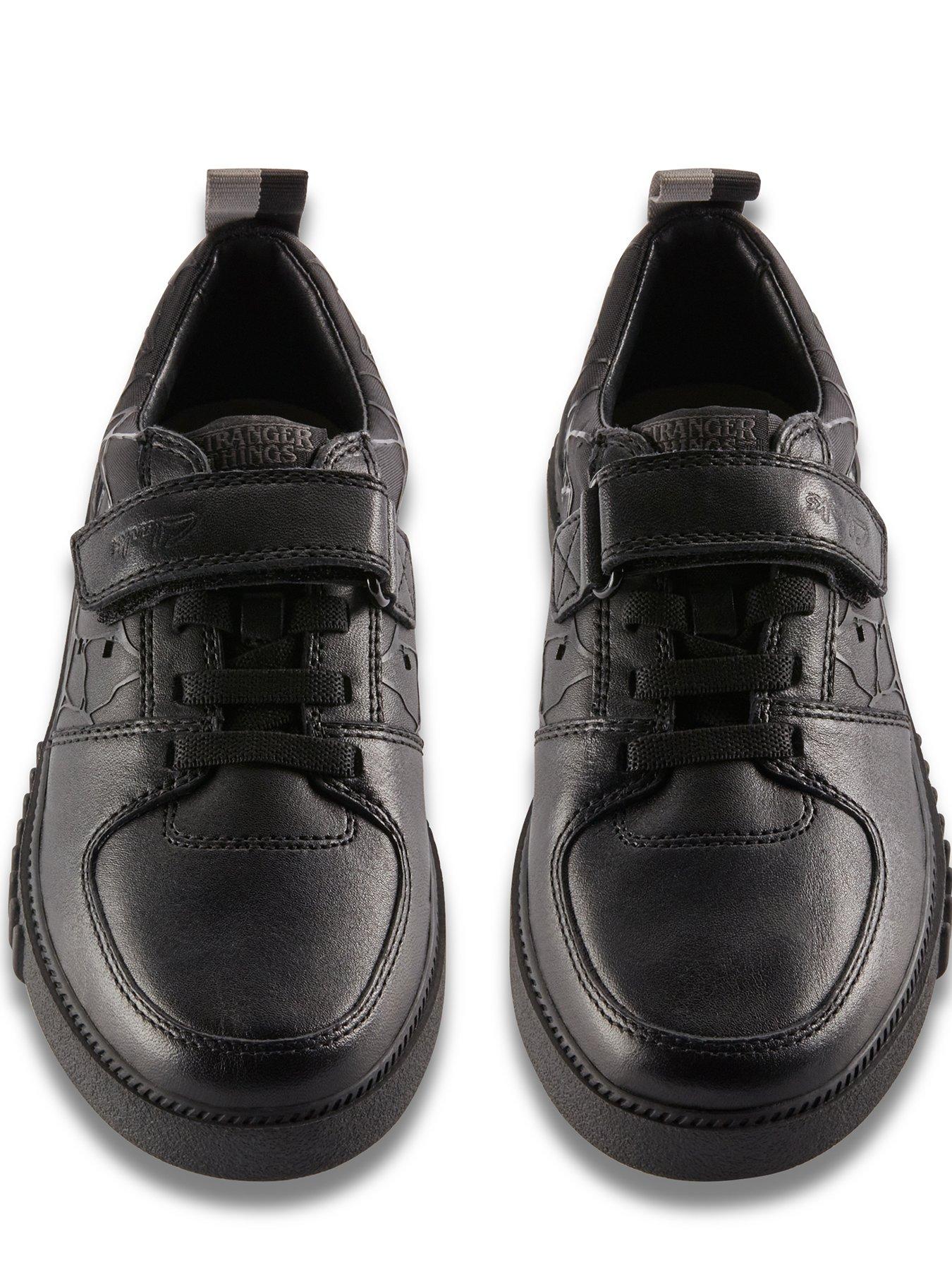 clarks-stranger-things-somerset-lo-school-shoe-blackoutfit