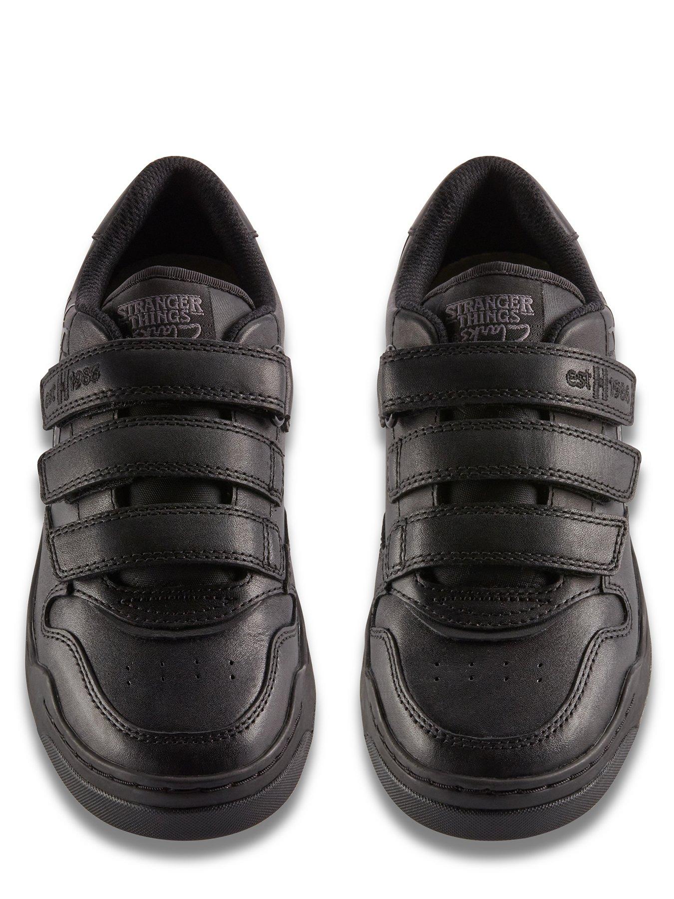 clarks-stranger-things-urban-ace-tripple-strap-school-shoe-blackoutfit