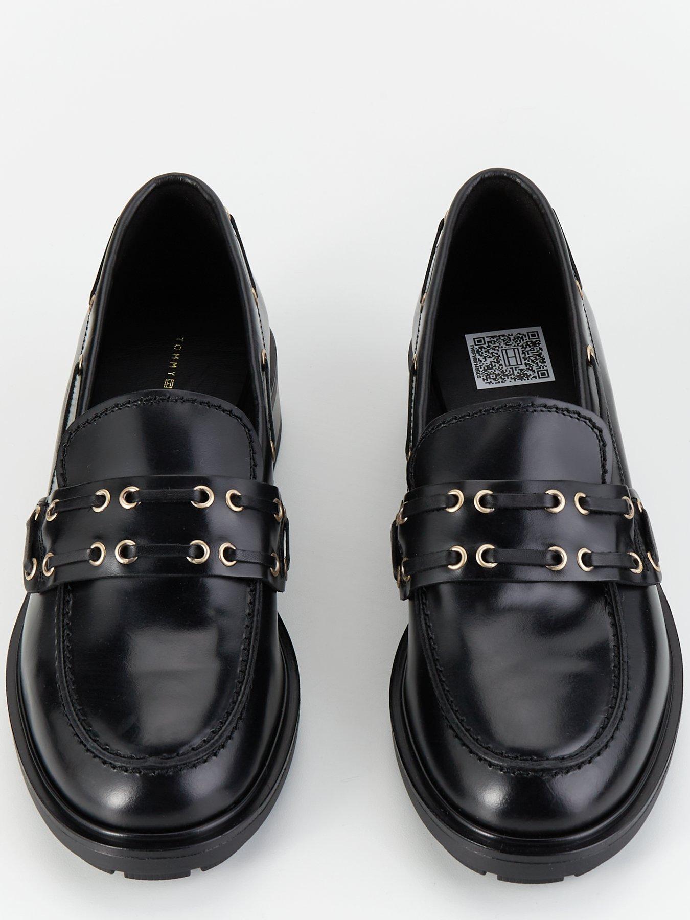 tommy-hilfiger-eyelet-detail-leather-loafers-blackoutfit