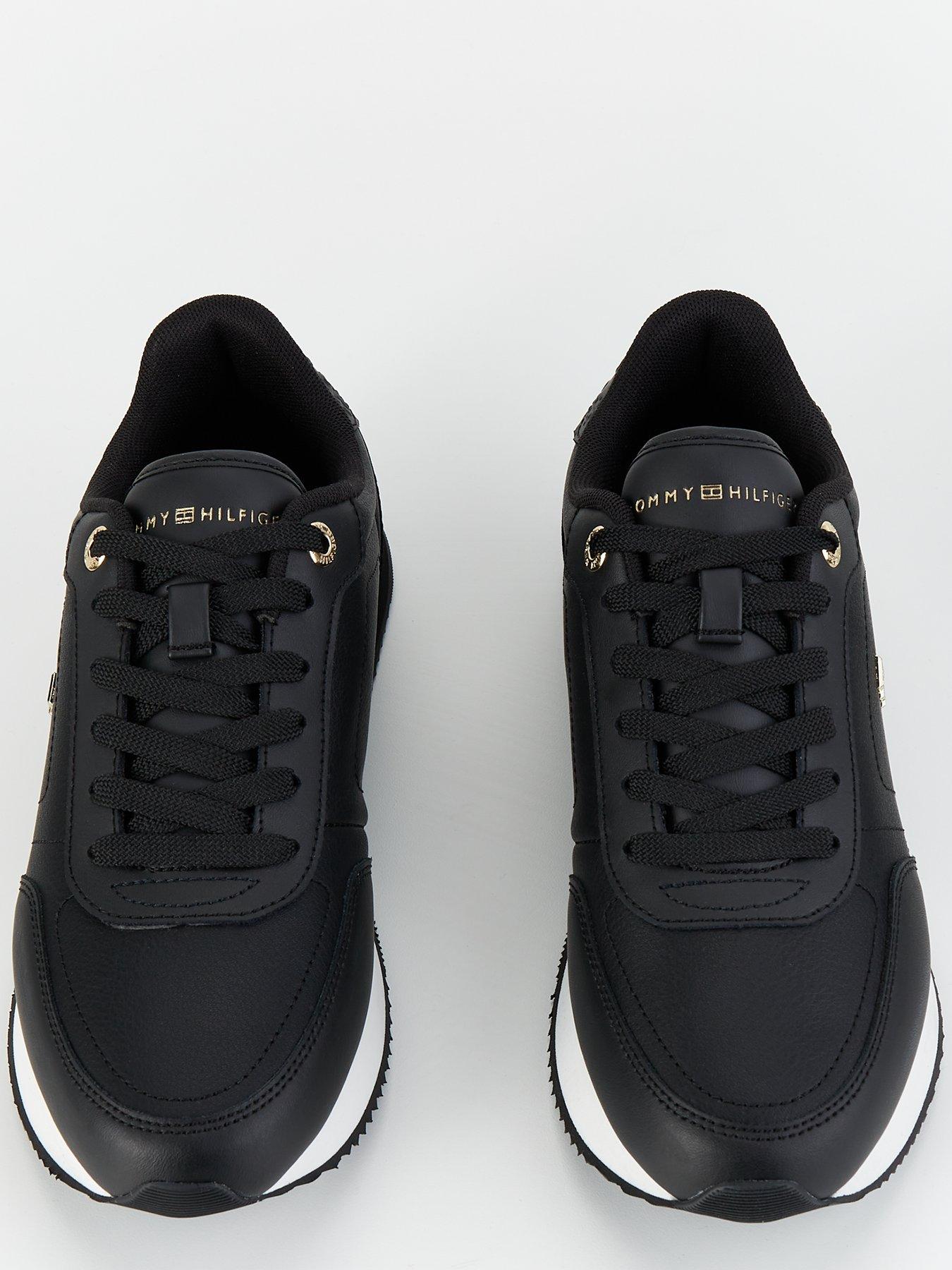 tommy-hilfiger-elevated-essential-monogram-trainer-blackoutfit