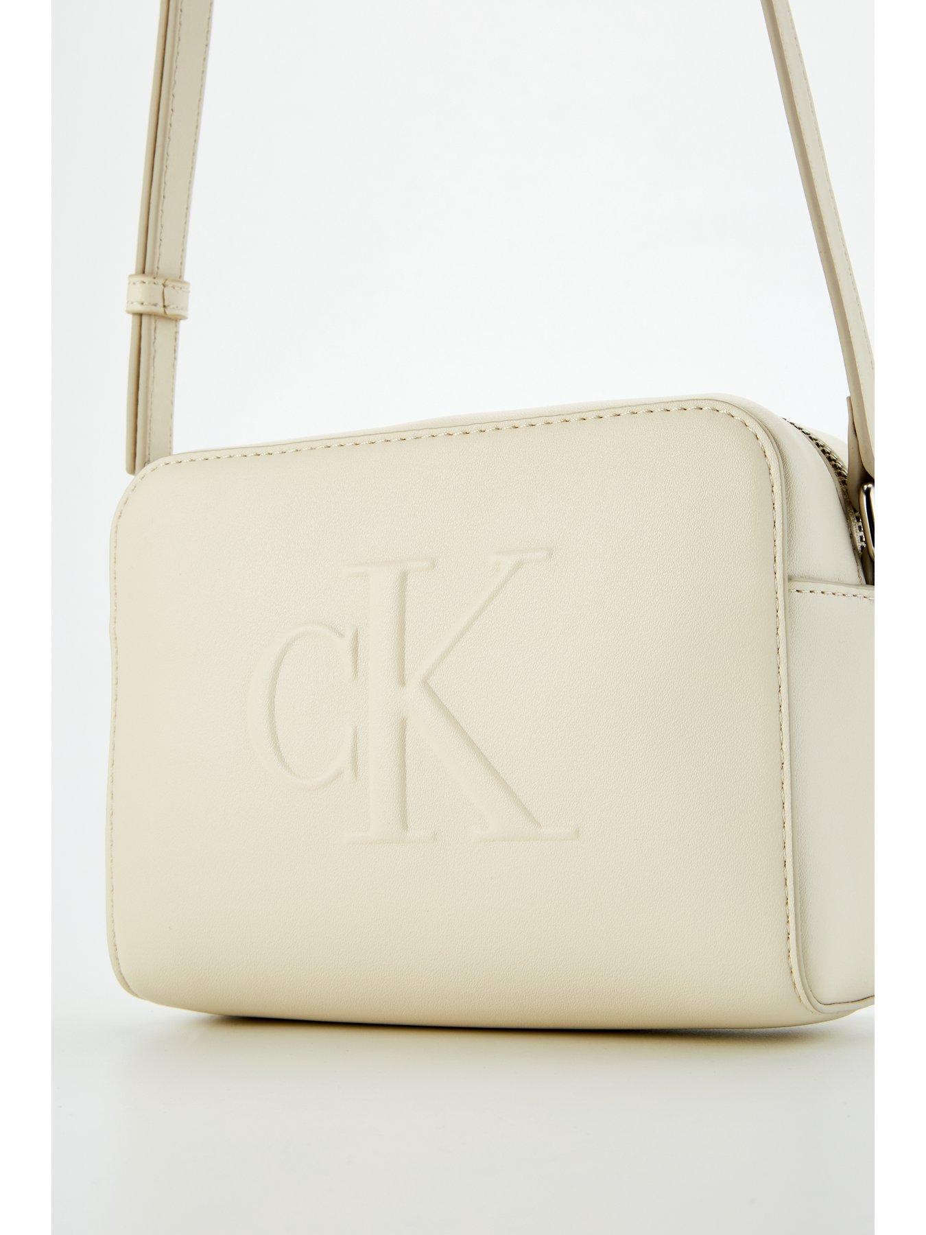 calvin-klein-jeans-sculpted-camera-bag-creamoutfit