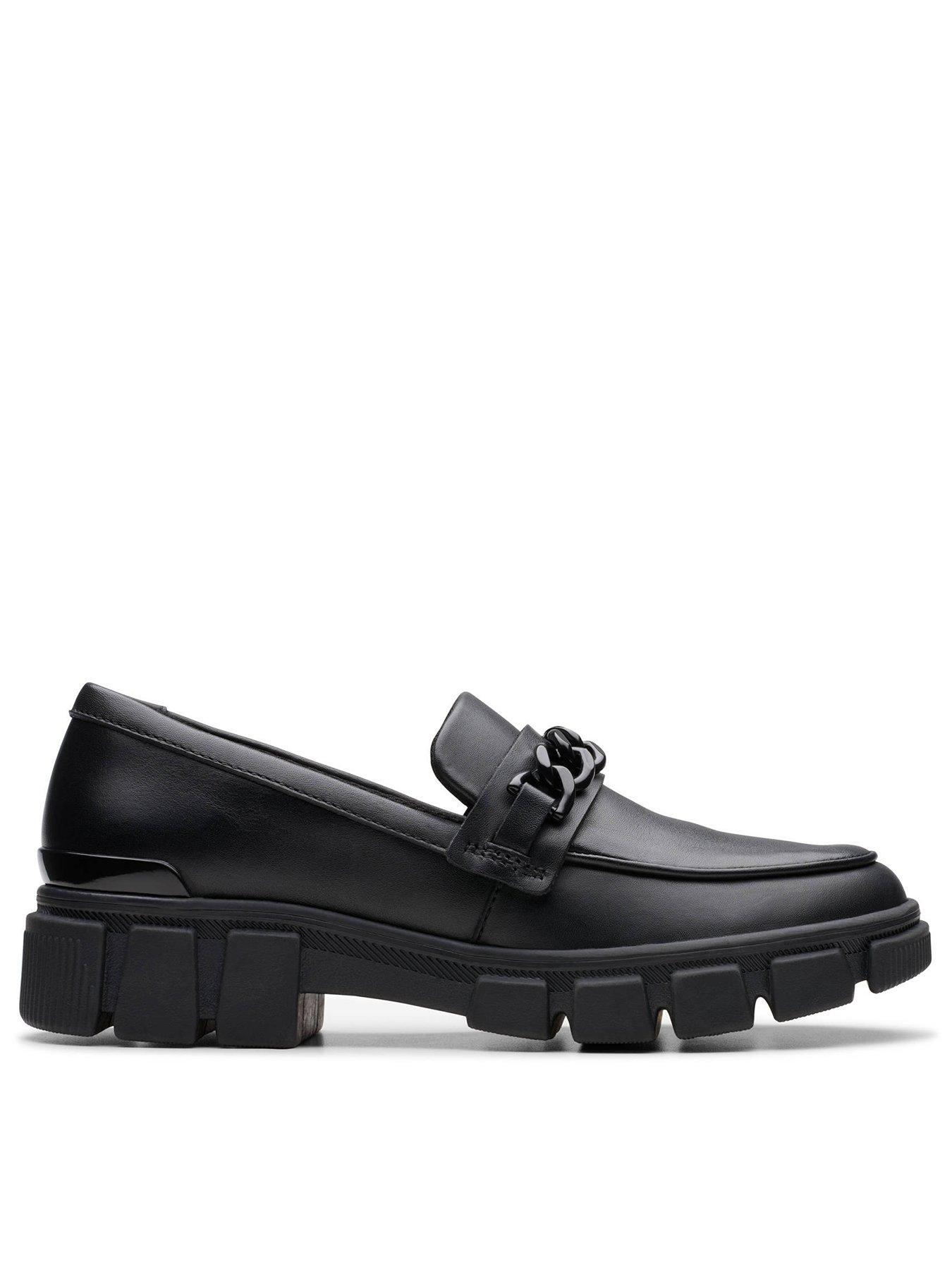 clarks-youth-evyn-walk-chain-leather-loafer