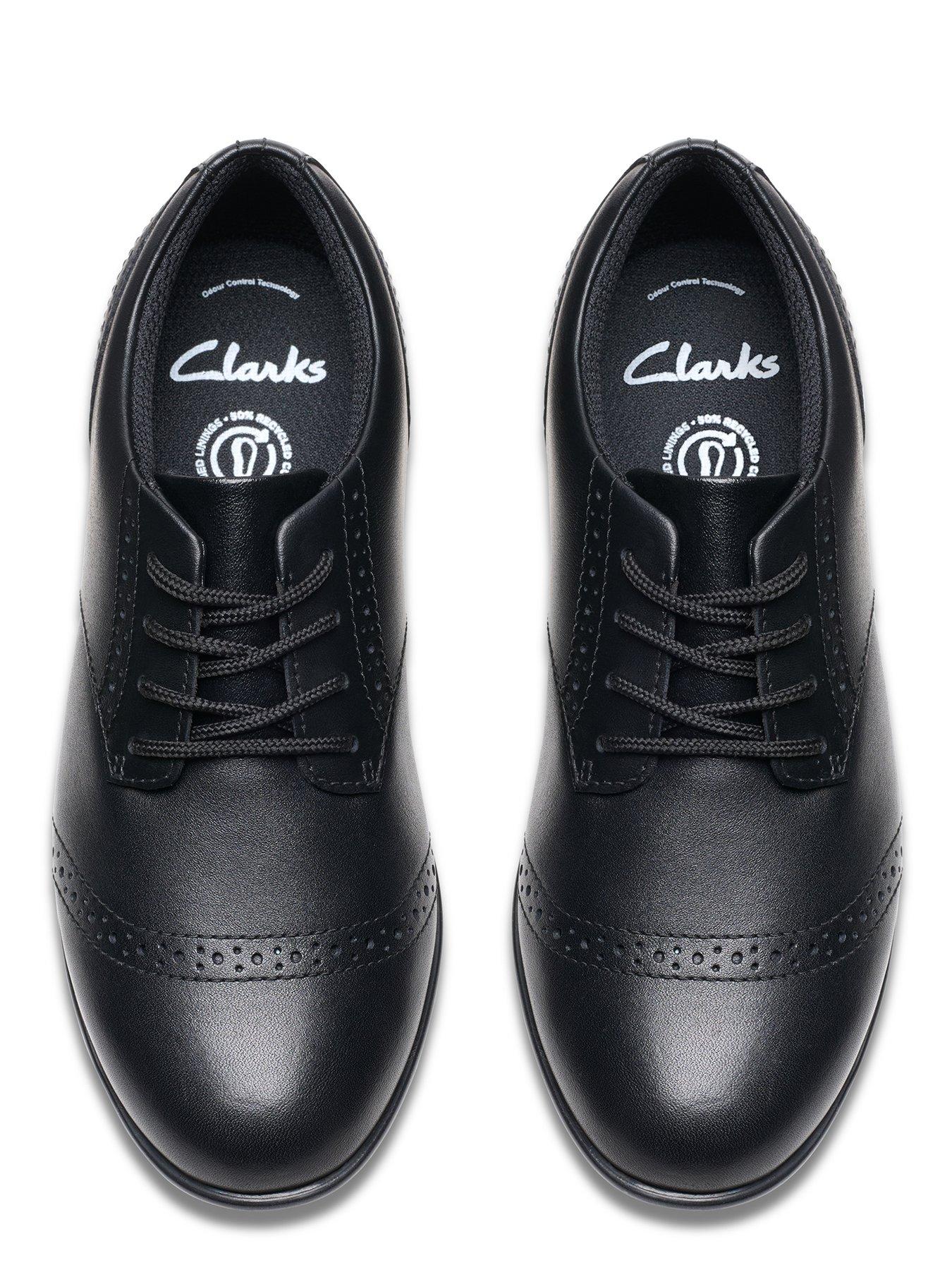 clarks-kids-finjabrogue-leather-school-shoeoutfit