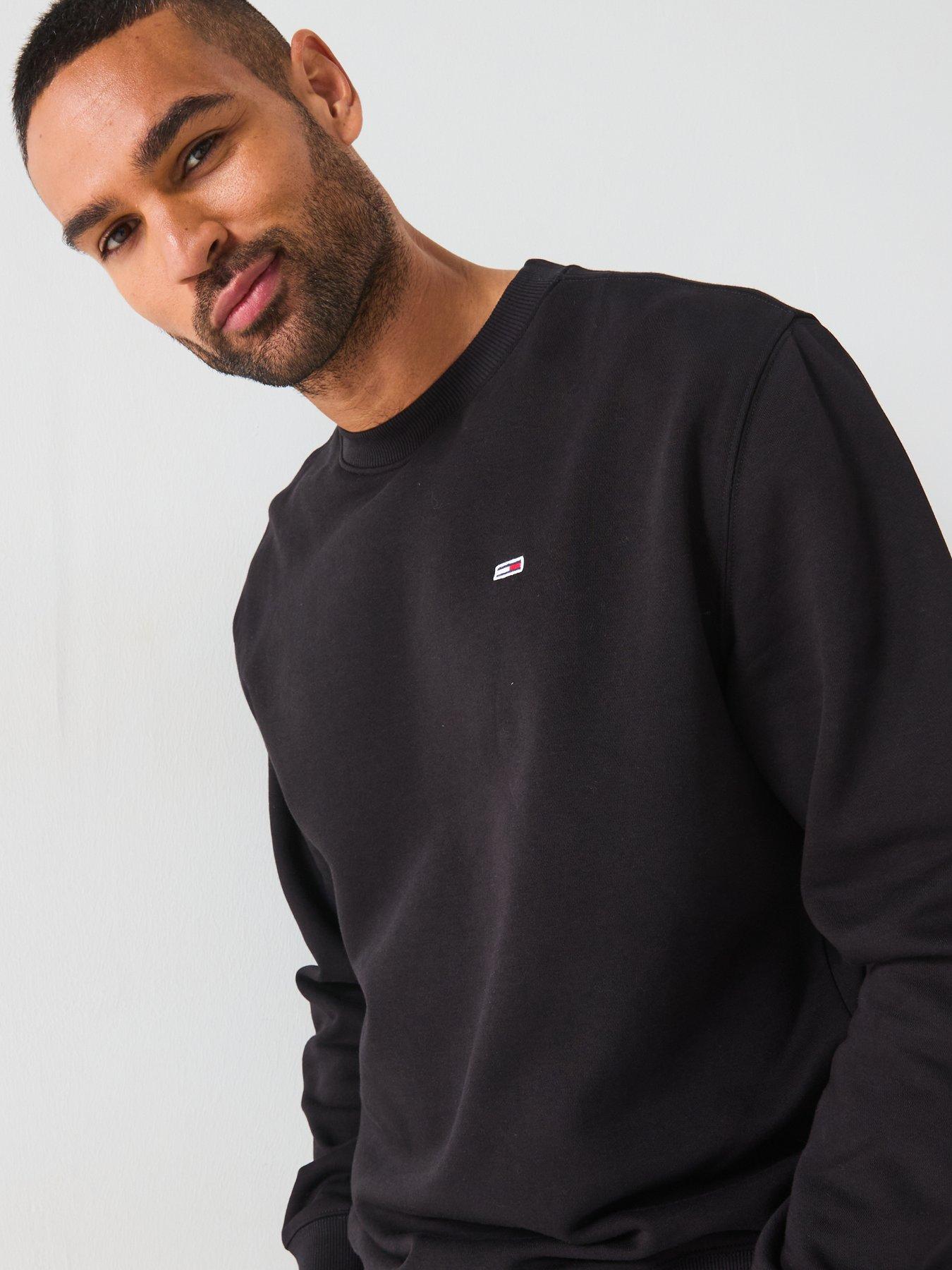 tommy-jeans-flag-crew-sweat-blackoutfit
