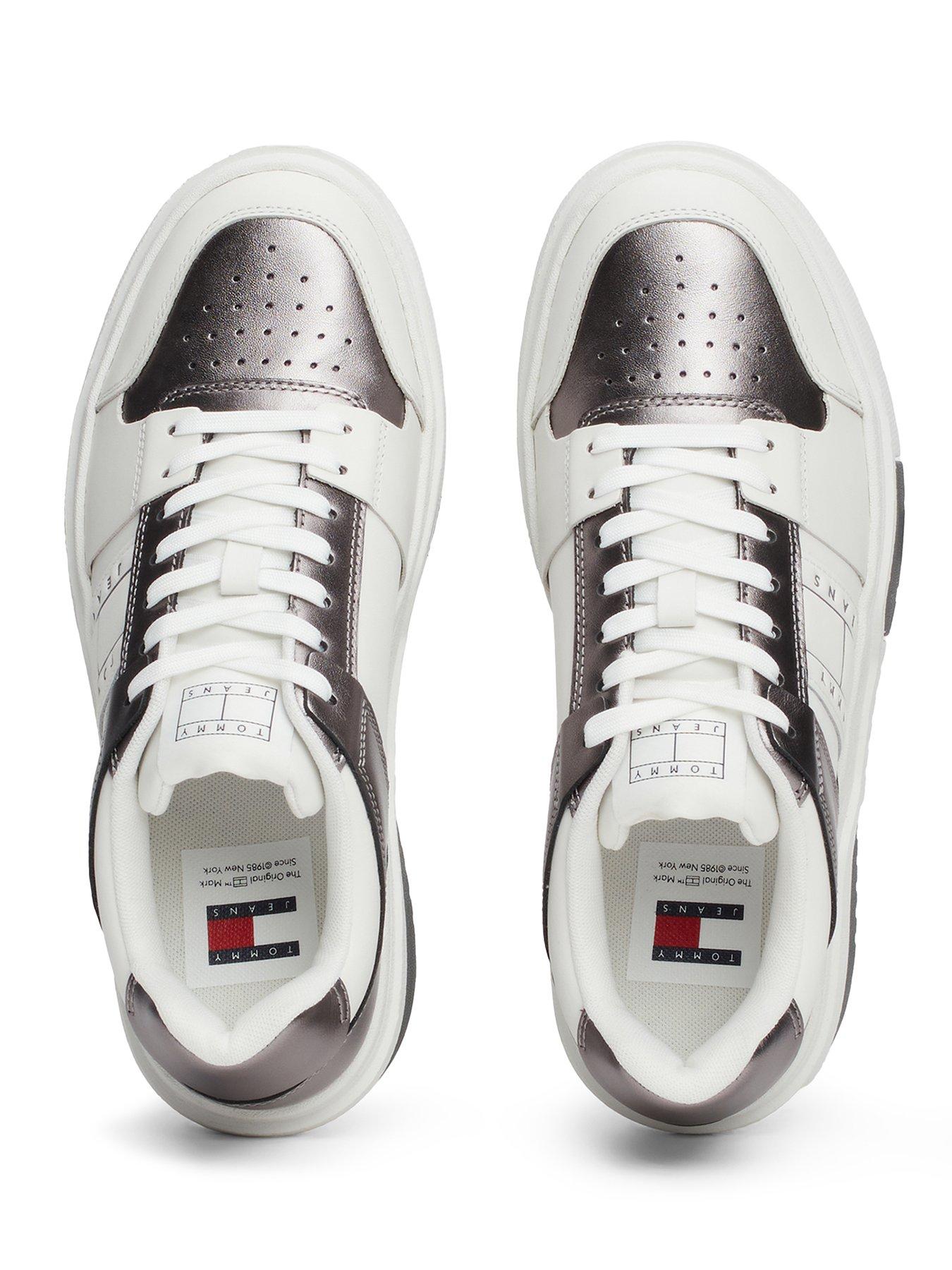 tommy-jeans-the-brooklyn-metallic-trainers-greyoutfit