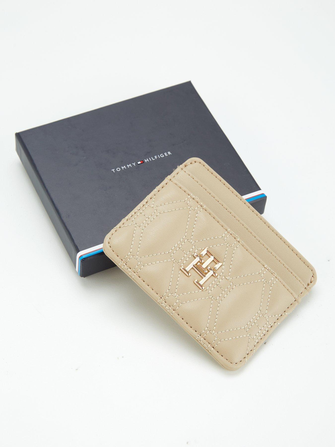 tommy-hilfiger-quilted-card-holder-creamoutfit