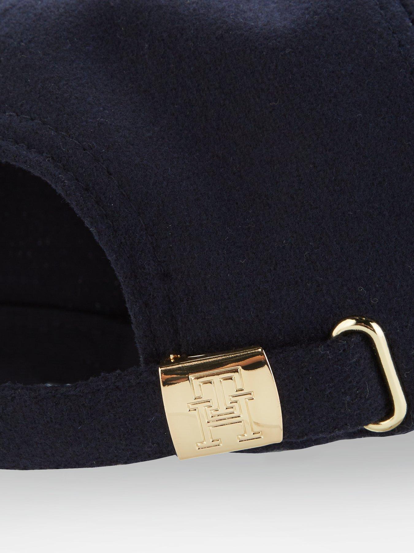 tommy-hilfiger-monogram-winter-cap-blackdetail