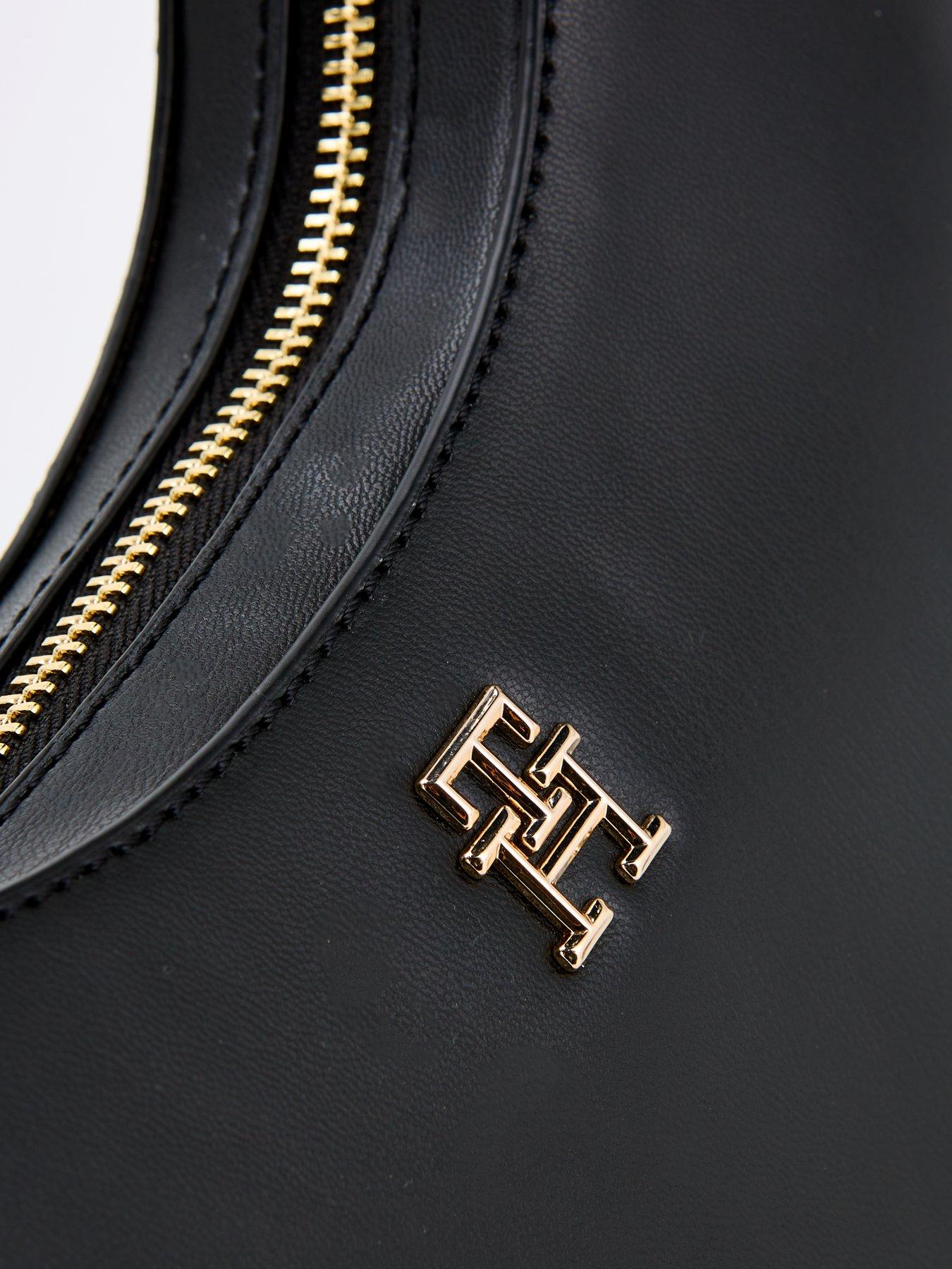 tommy-hilfiger-chain-crossbody-bag-blackoutfit