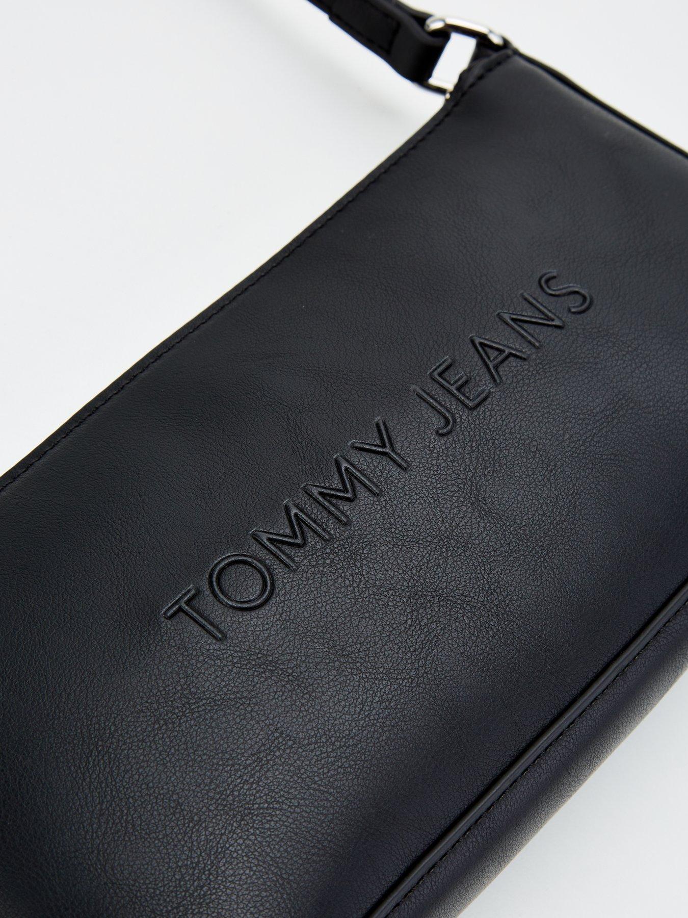 tommy-jeans-logo-shoulder-bag-blackoutfit