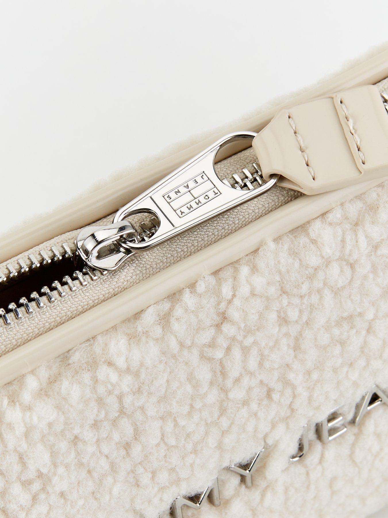 tommy-jeans-sherpa-shoulder-bag-whitedetail