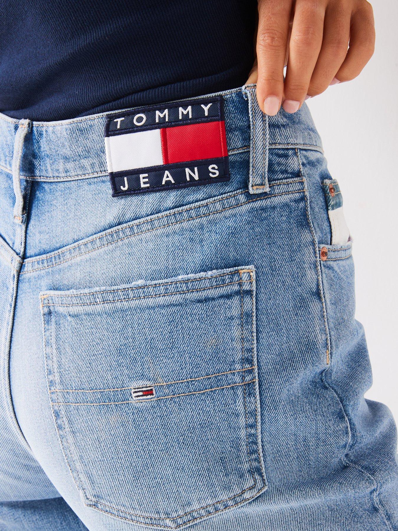 tommy-jeans-high-rise-logo-pocket-straight-jean-blueoutfit